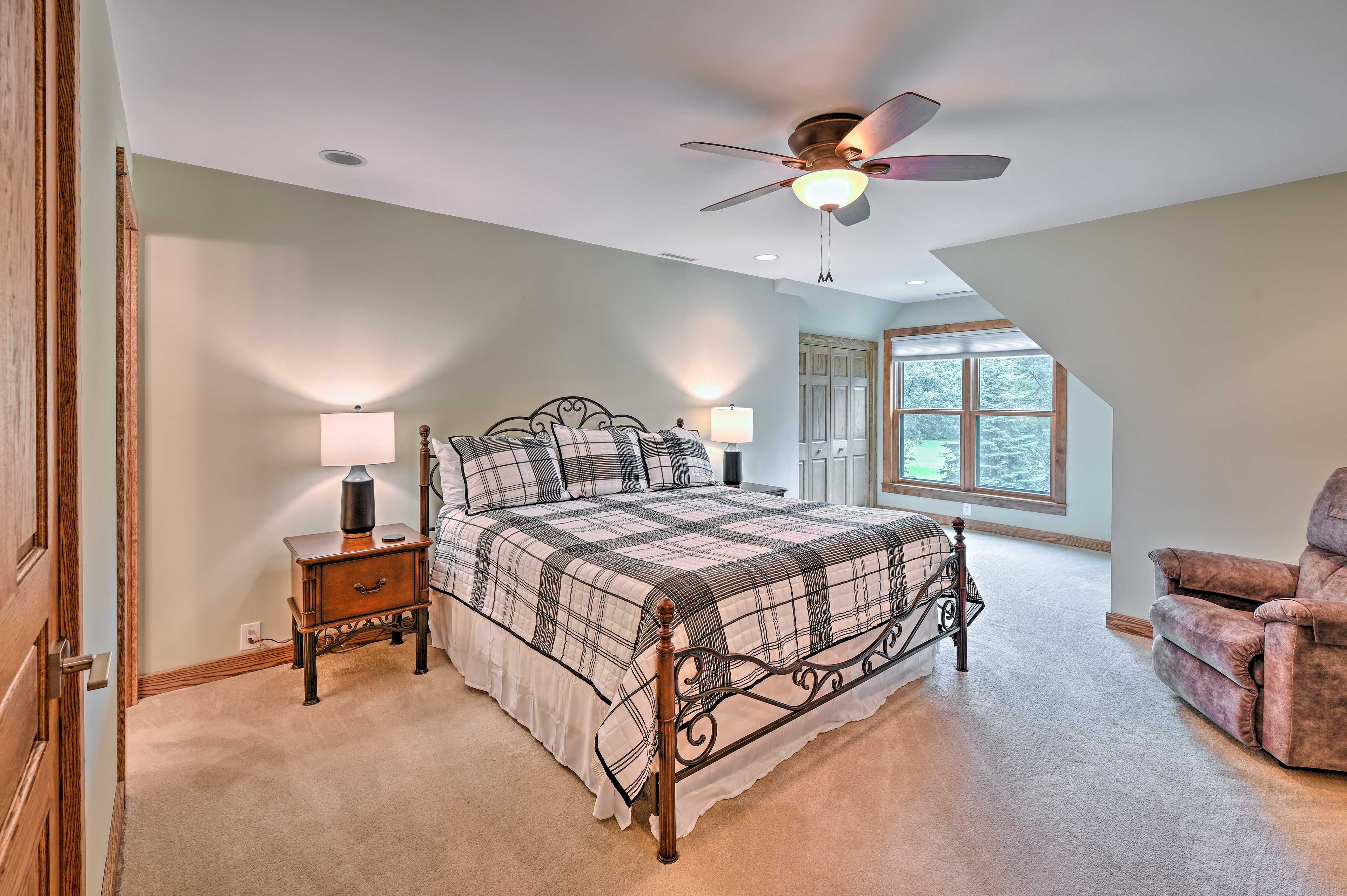 Bedroom 2 | King Bed | En-Suite Bathroom