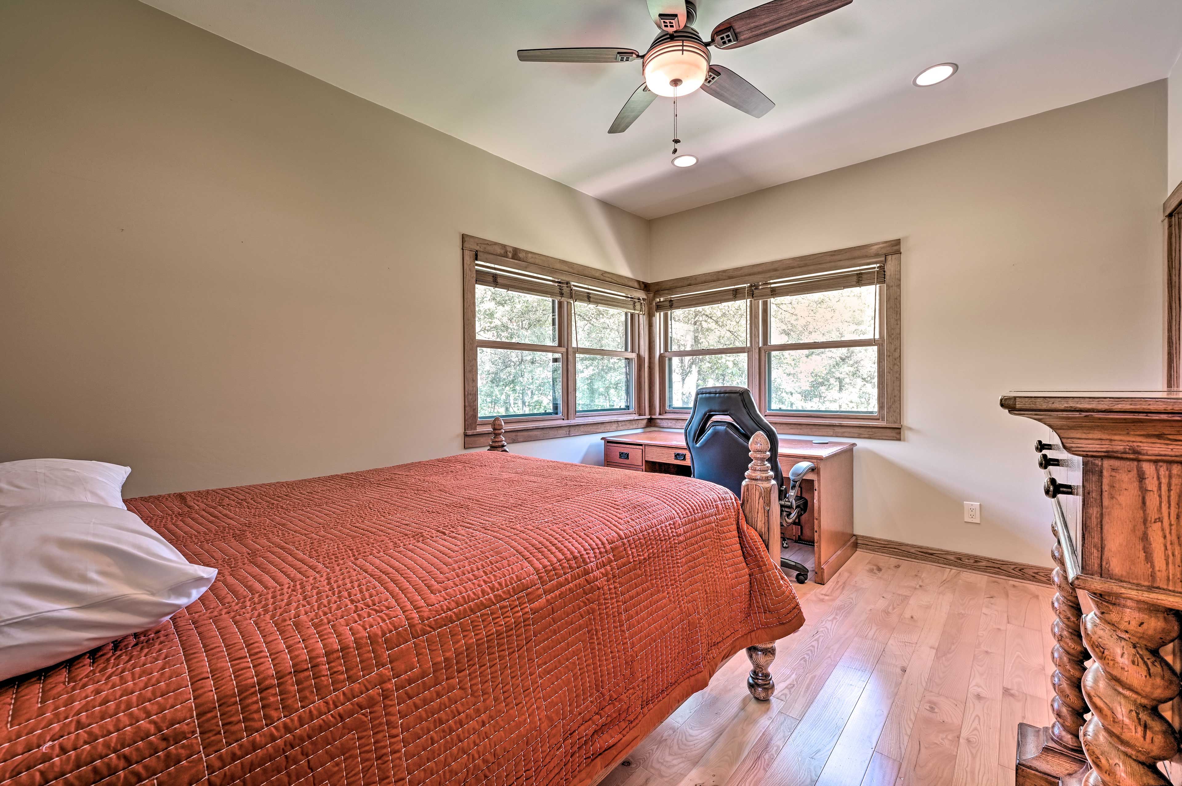 Bedroom 4 | Queen Bed | Workspace