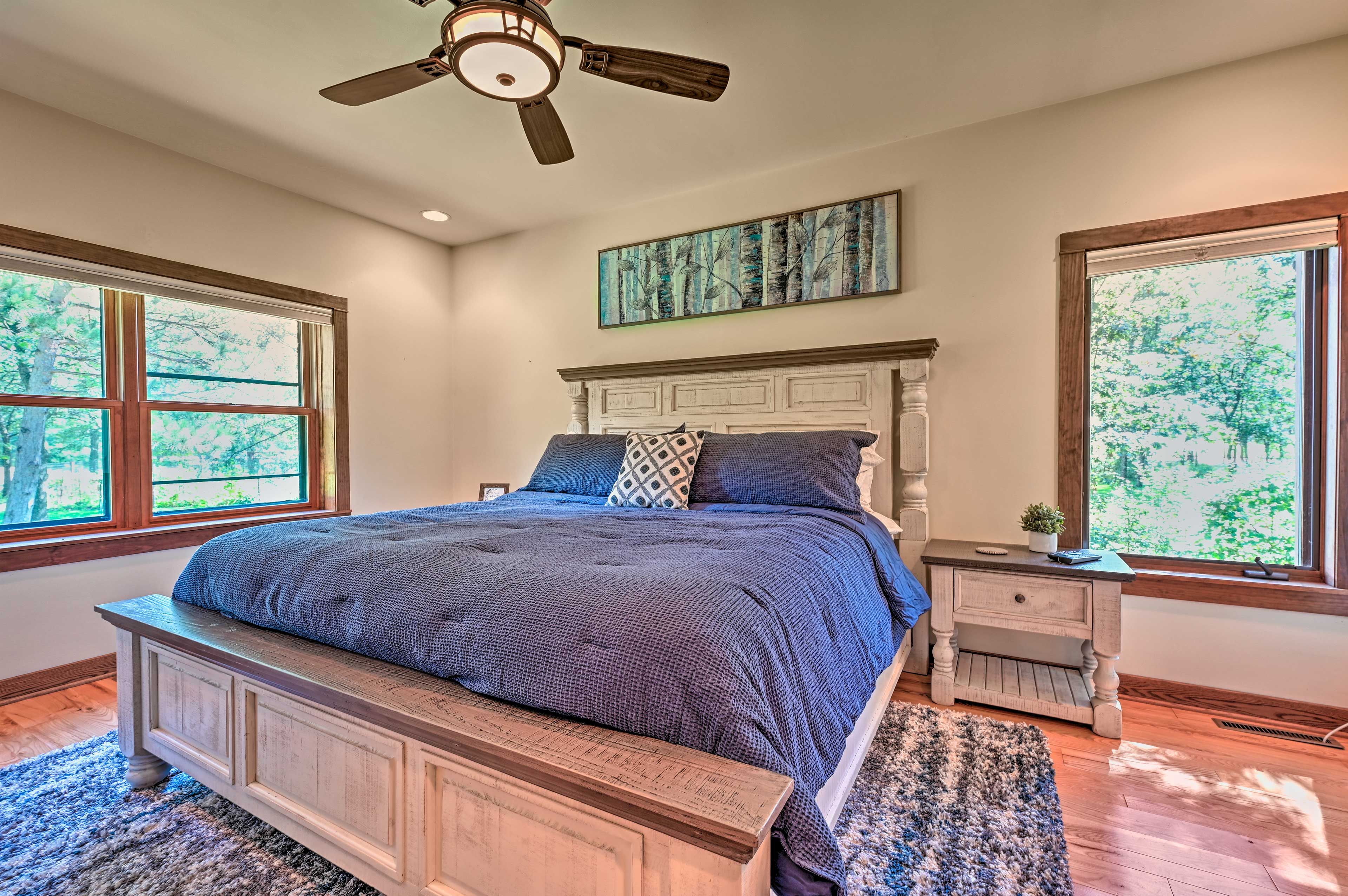 Bedroom 1 | King Bed | Smart TV | En-Suite Bathroom