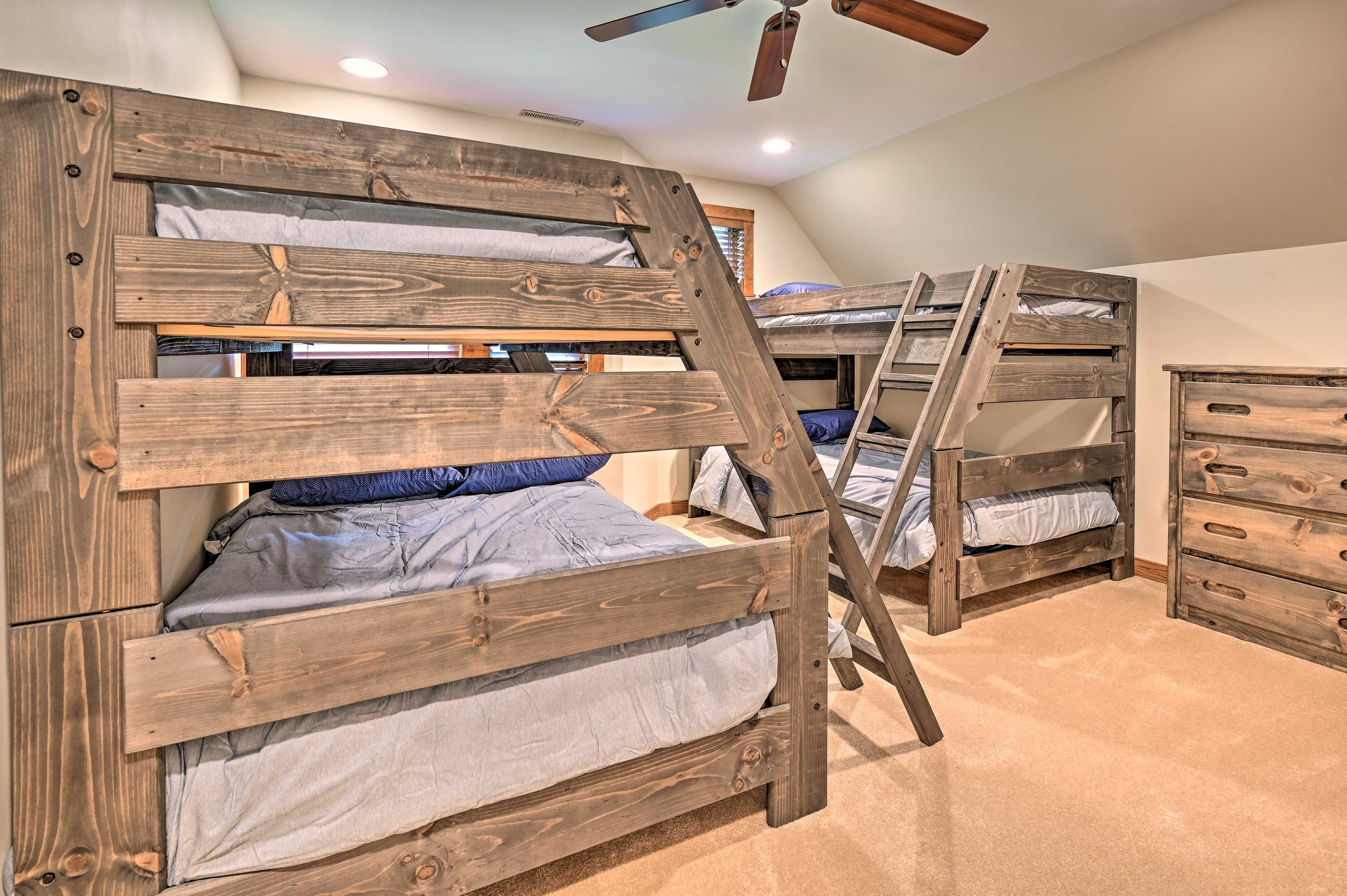 Bedroom 5 | 2 Twin/Full Bunk Beds