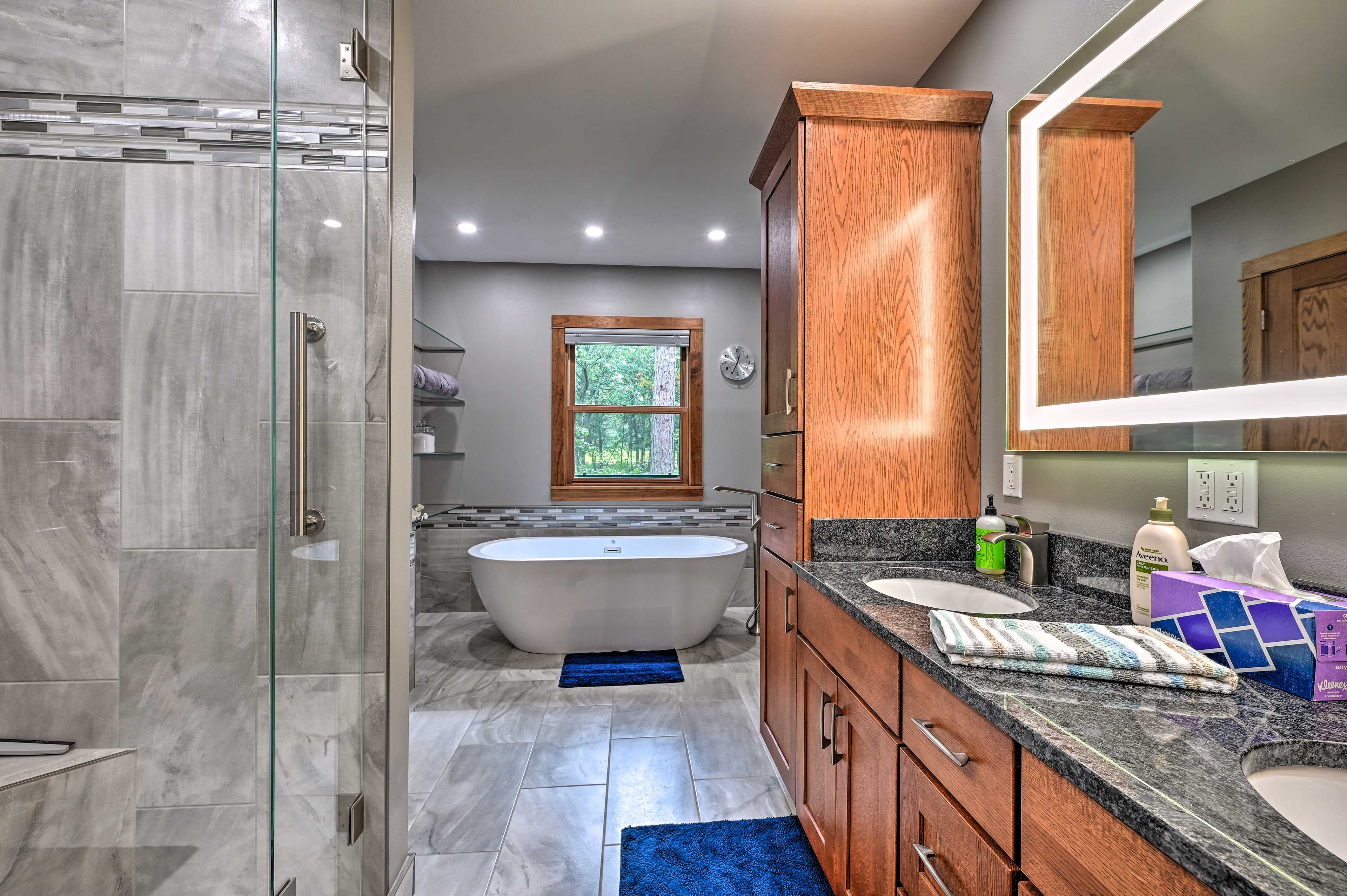 En-Suite Bathroom | Soaking Tub | Illuminated Mirror