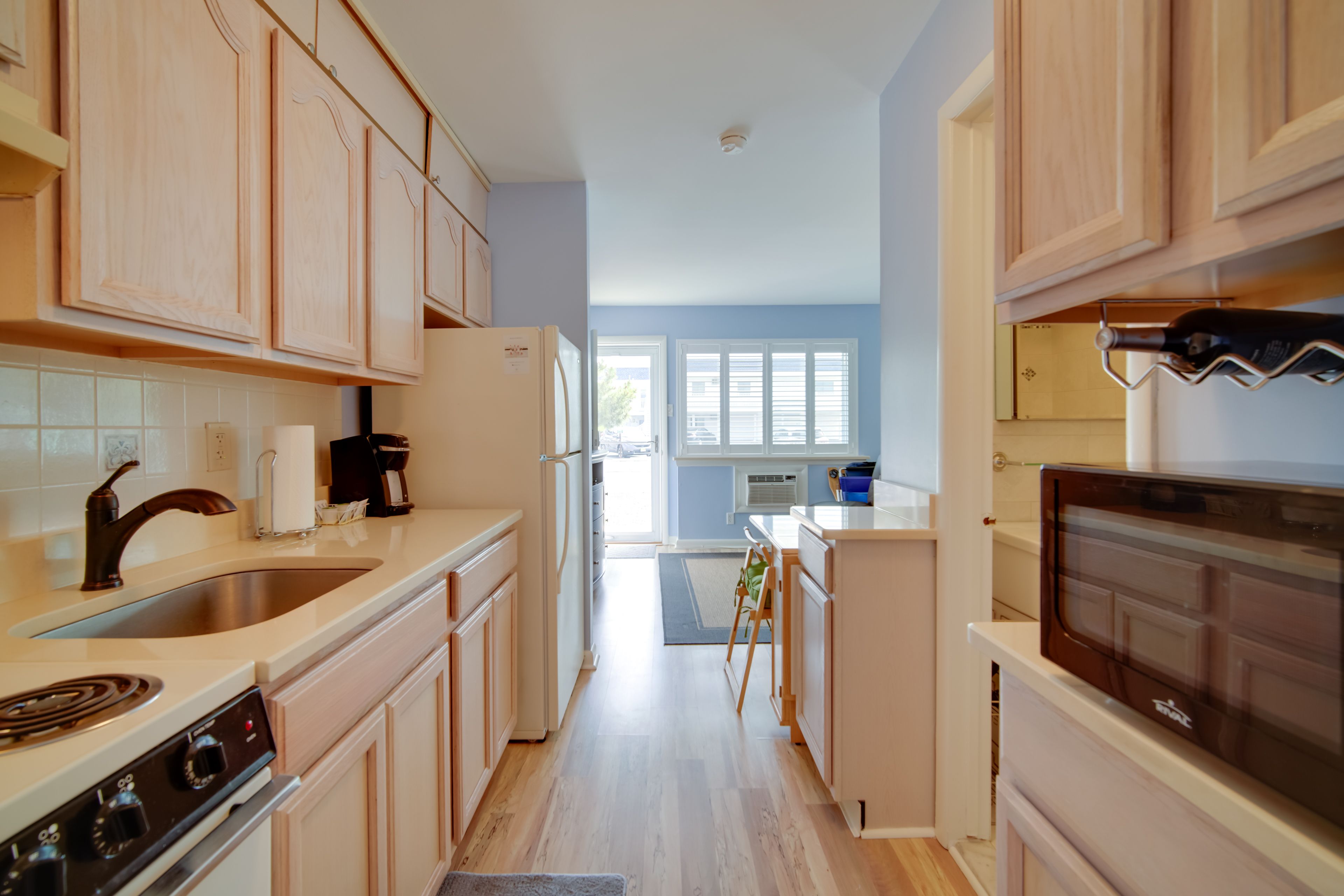 Kitchen | Electric Range | Microwave | Fridge