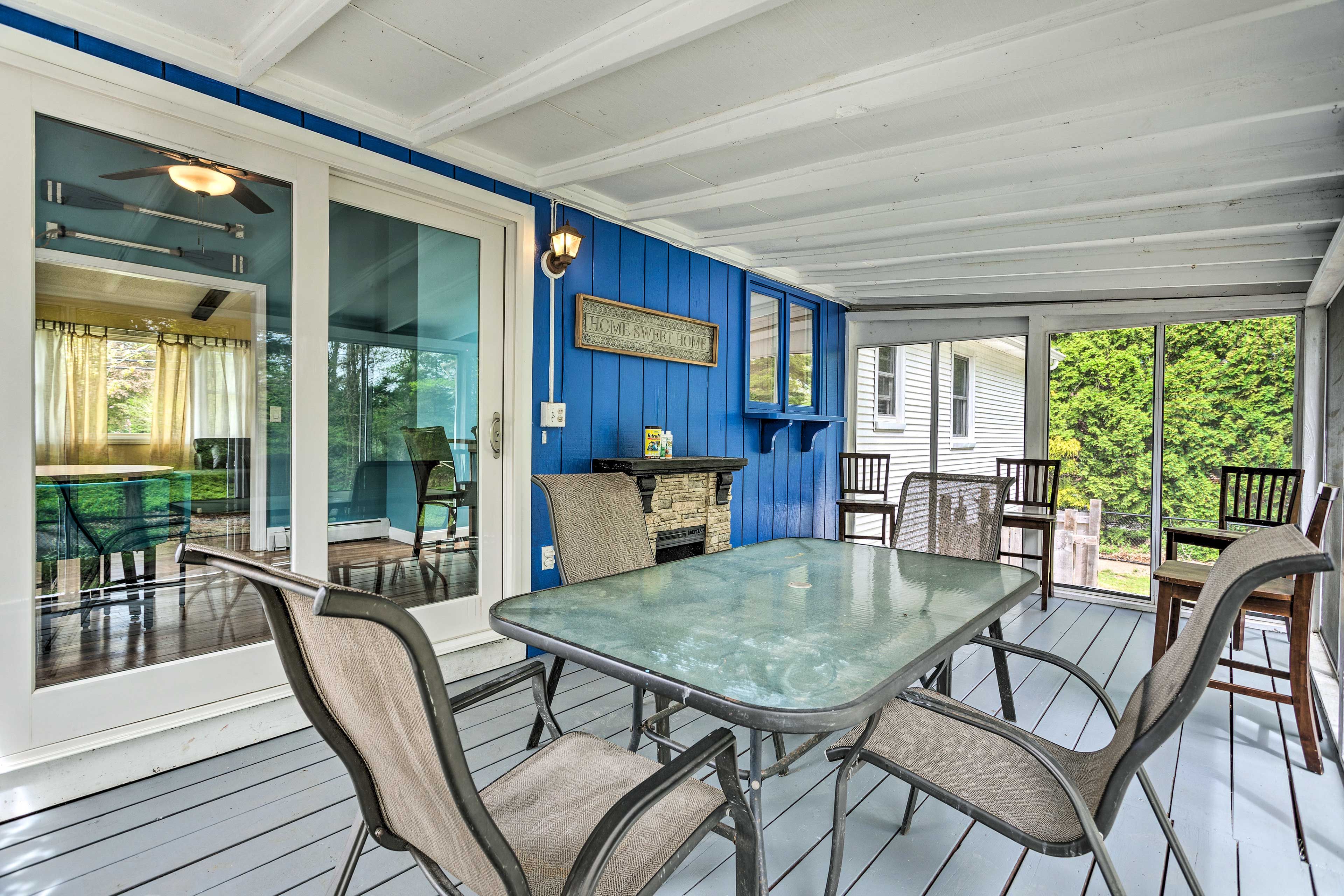 Screened-In Porch | Outdoor Dining Area