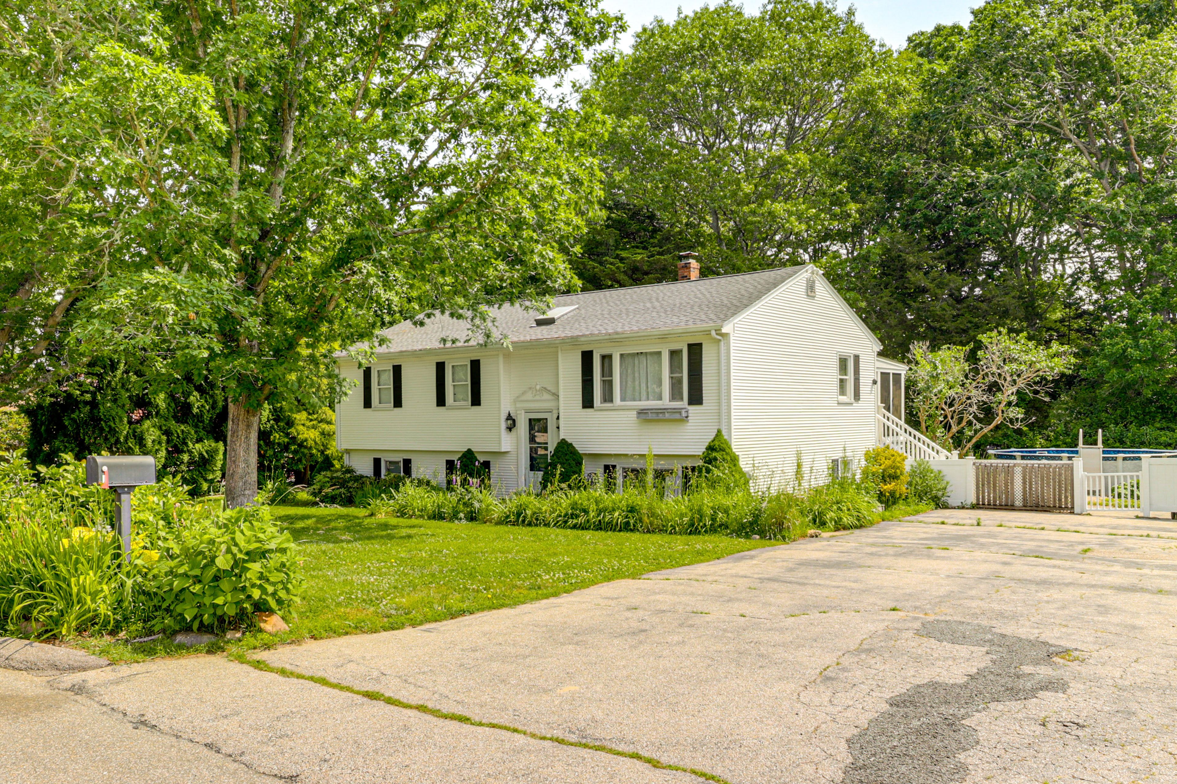 Parking | Driveway (6 Vehicles) | RV/Trailer Parking Allowed On-Site