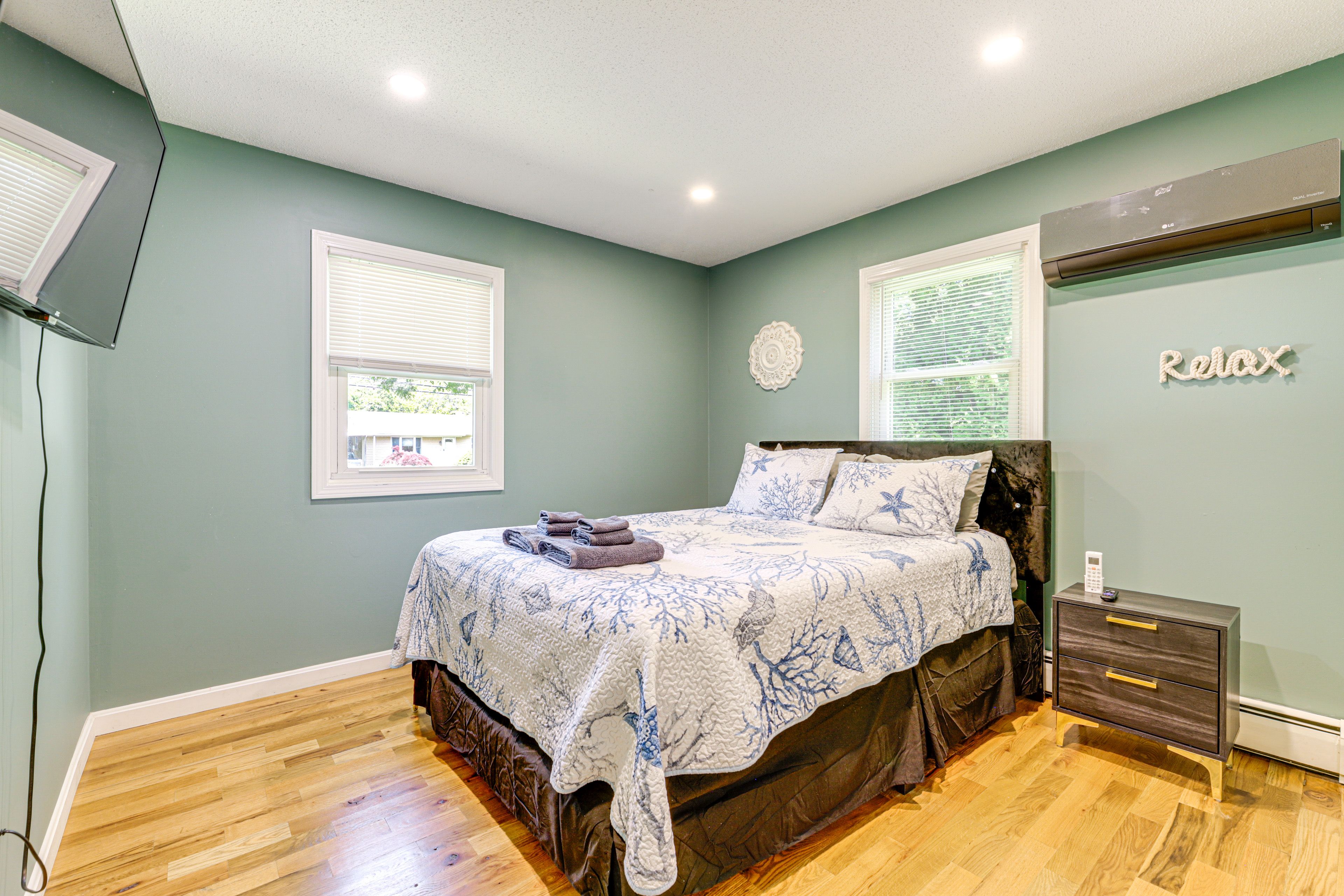 Bedroom 2 | Queen Bed