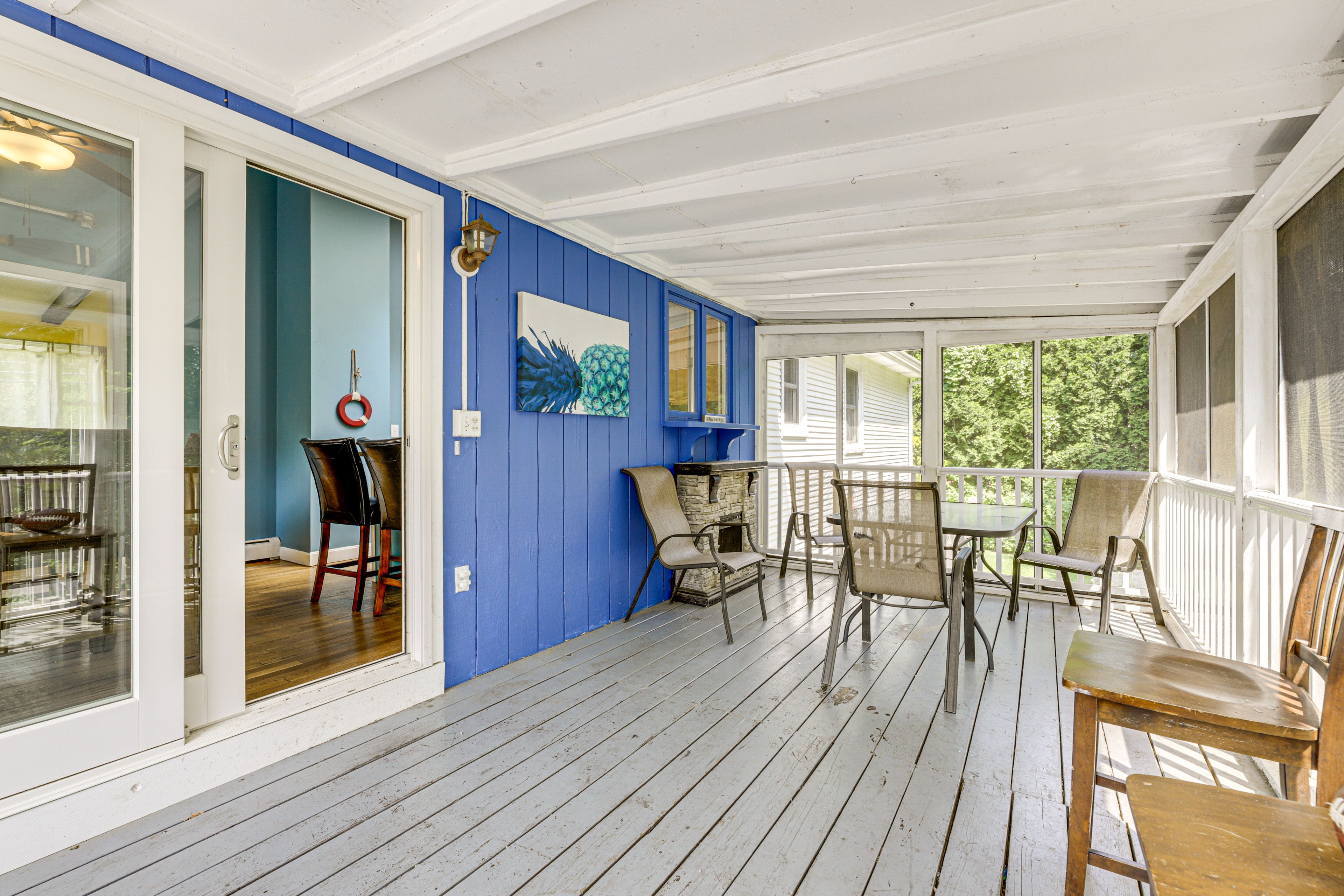 Screened-In Porch | Outdoor Dining Area