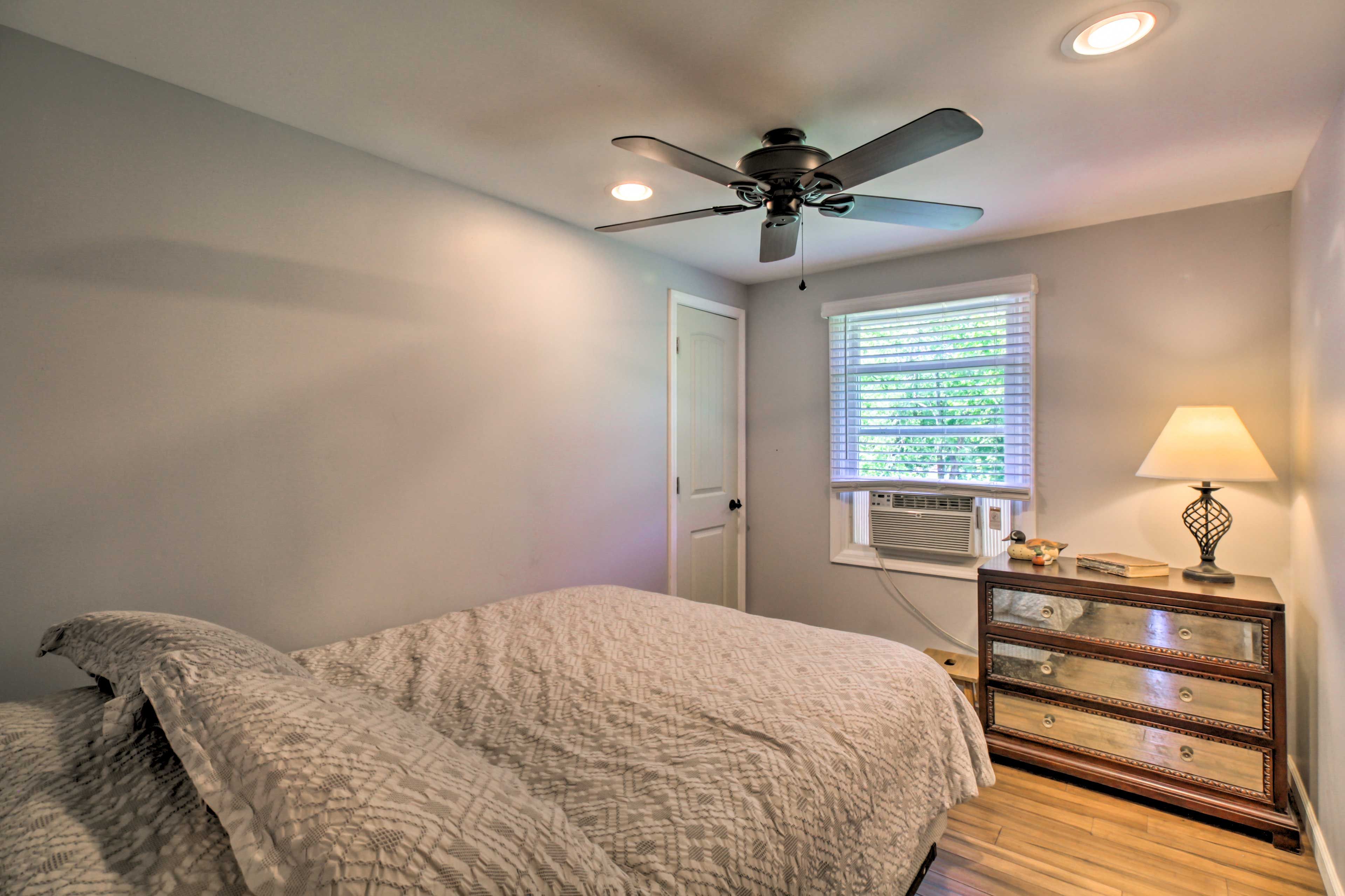 Bedroom 2 | Queen Bed