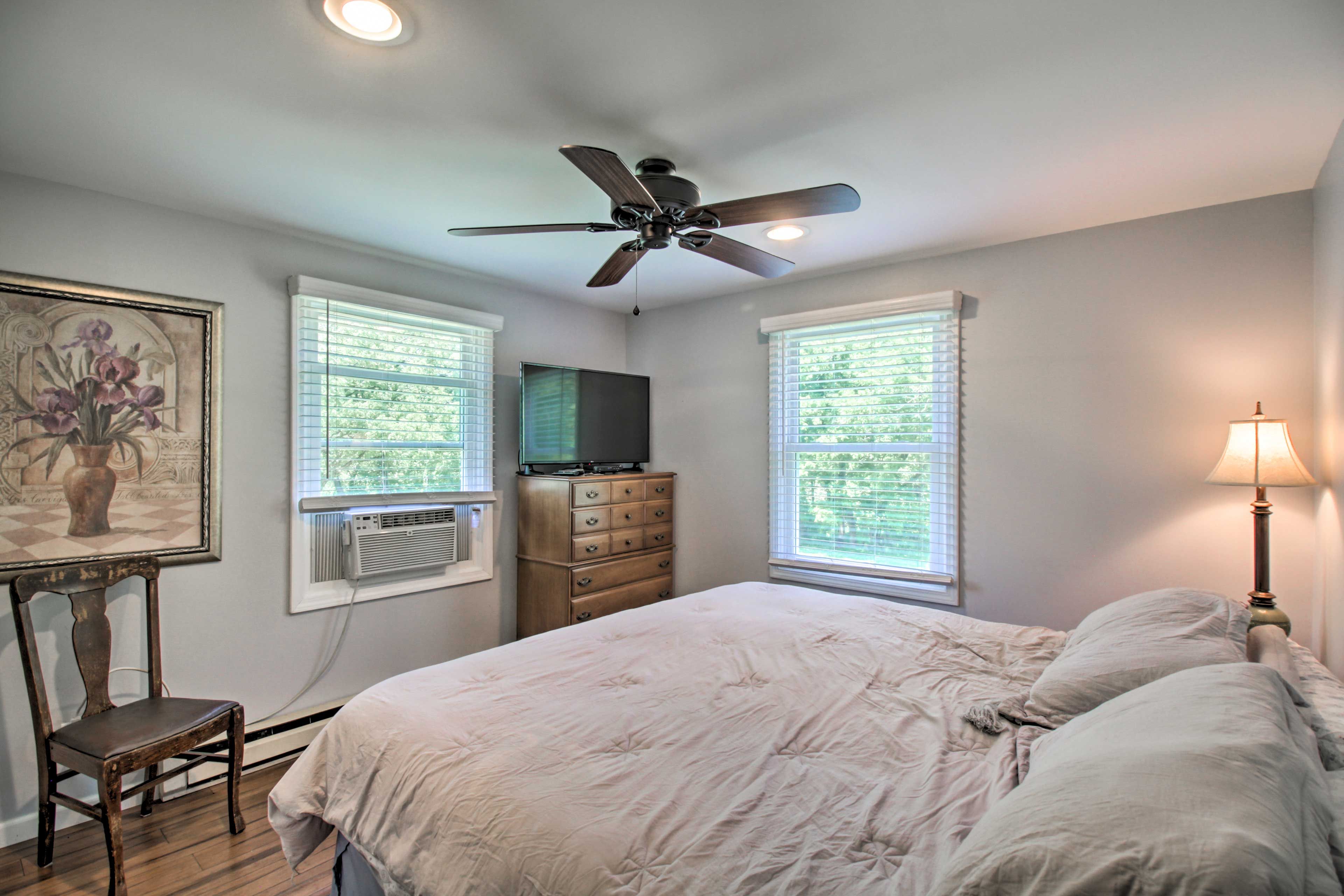 Bedroom 1 | King Bed | Smart TV