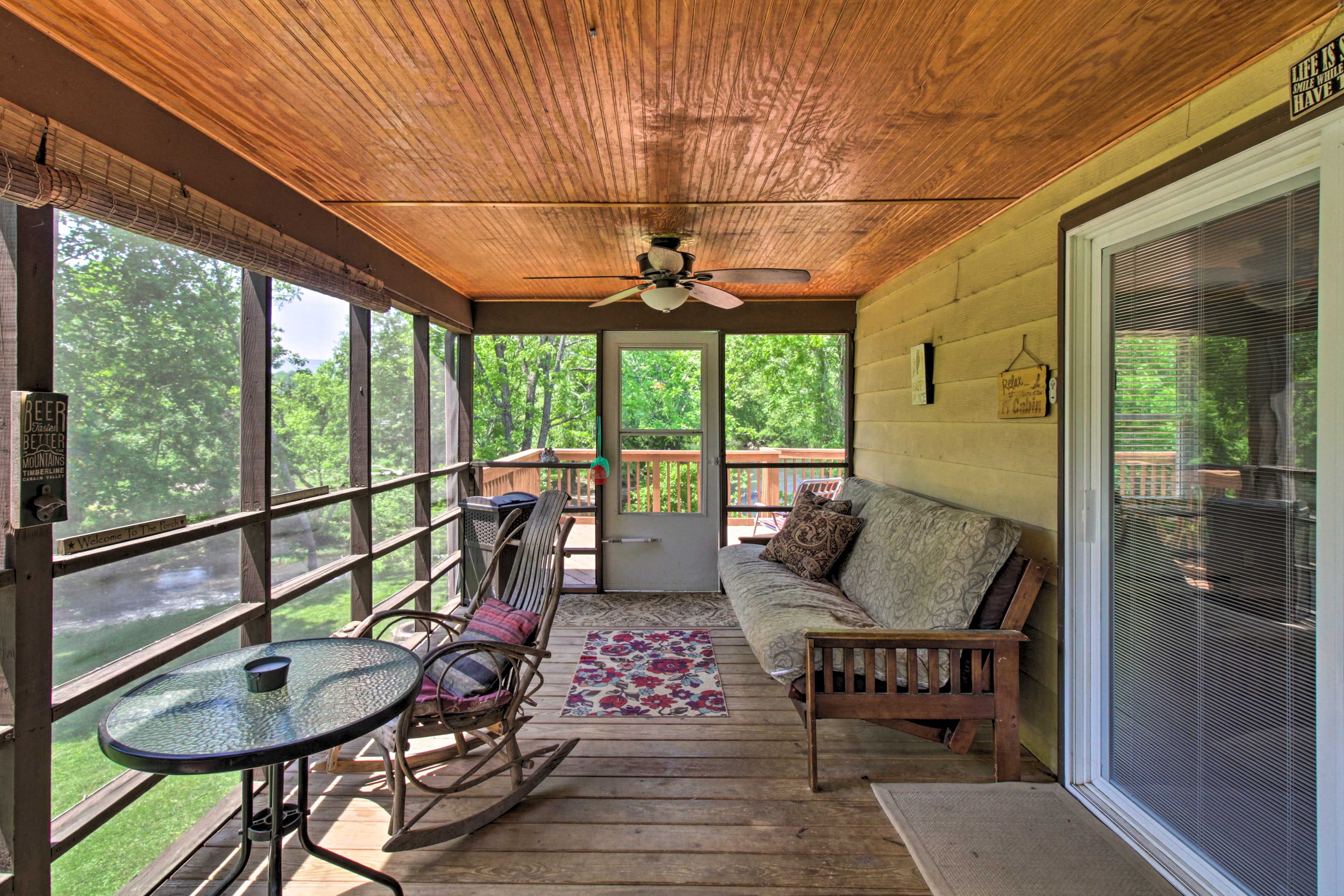 Screened Porch | Futon | Outdoor Seating
