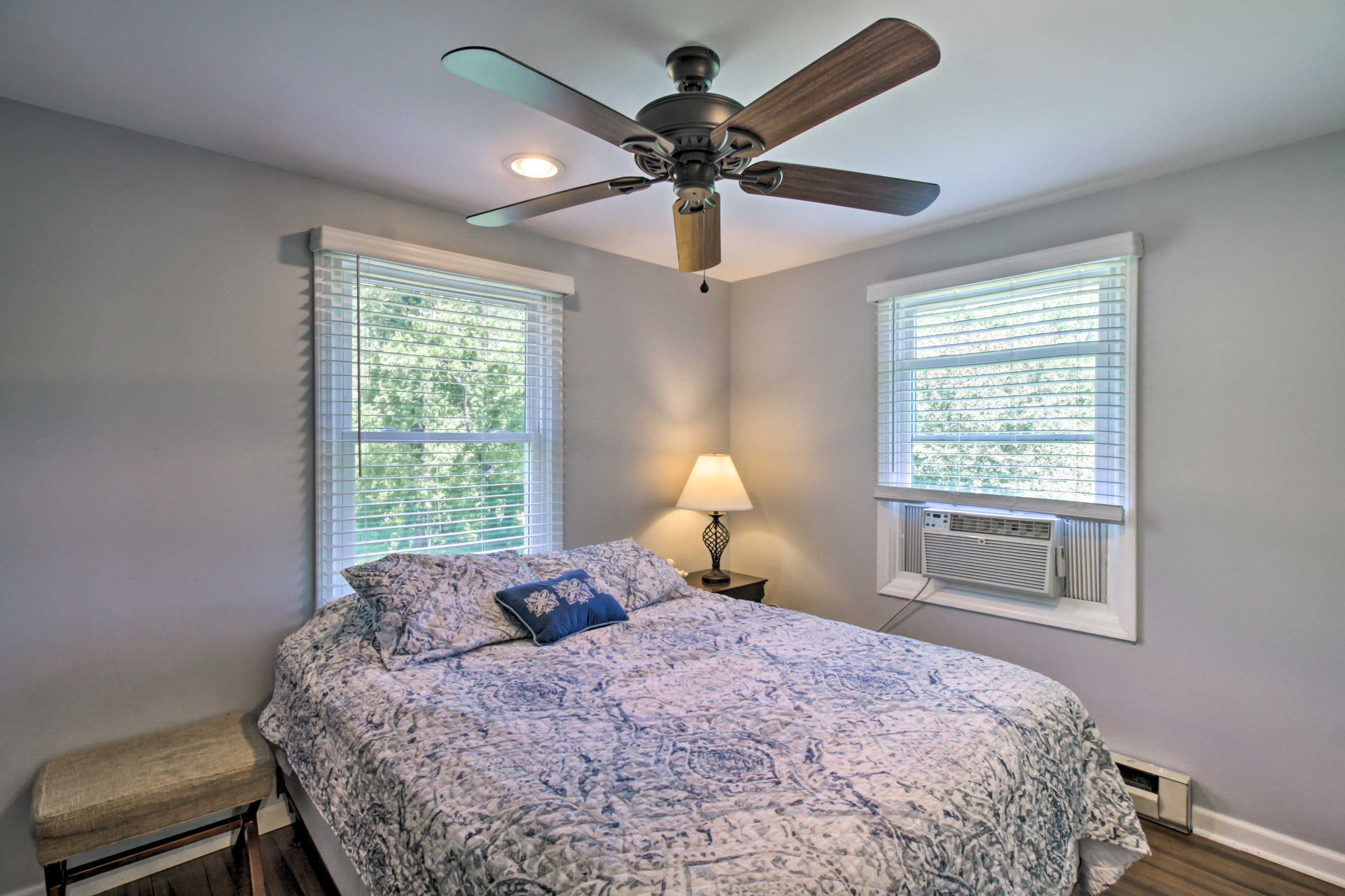 Bedroom 3 | Queen Bed