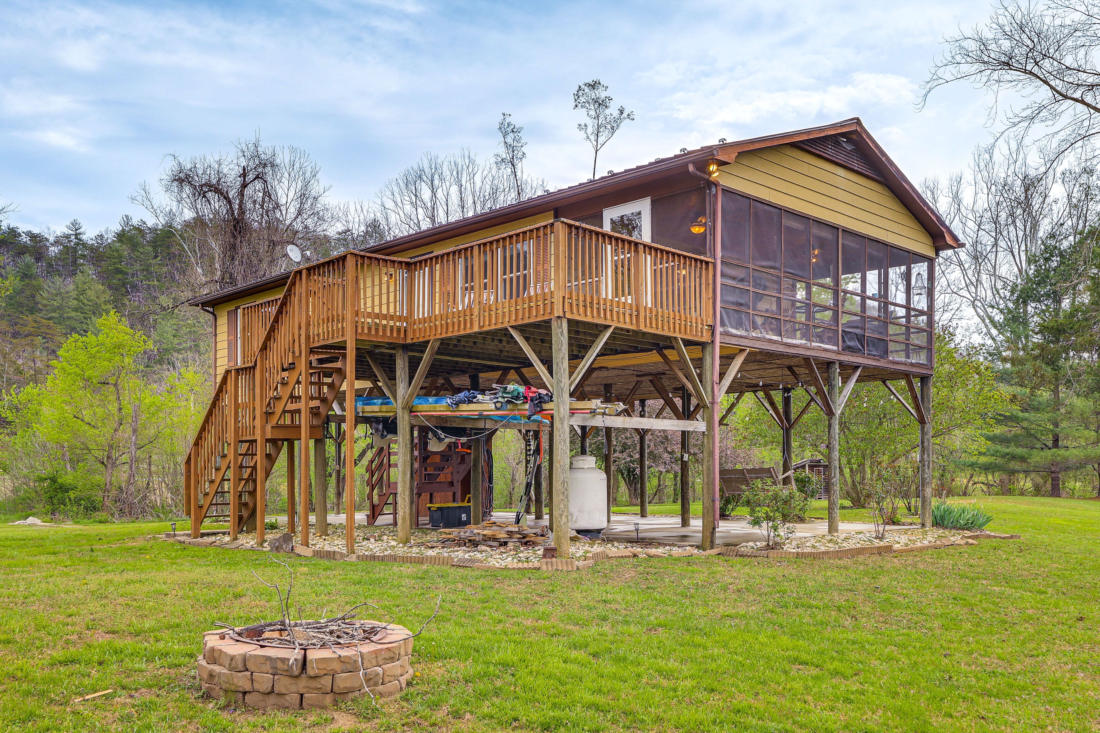 Eagle Rock Vacation Rental | 3BR | 1BA | Stairs Required | 1,100 Sq Ft