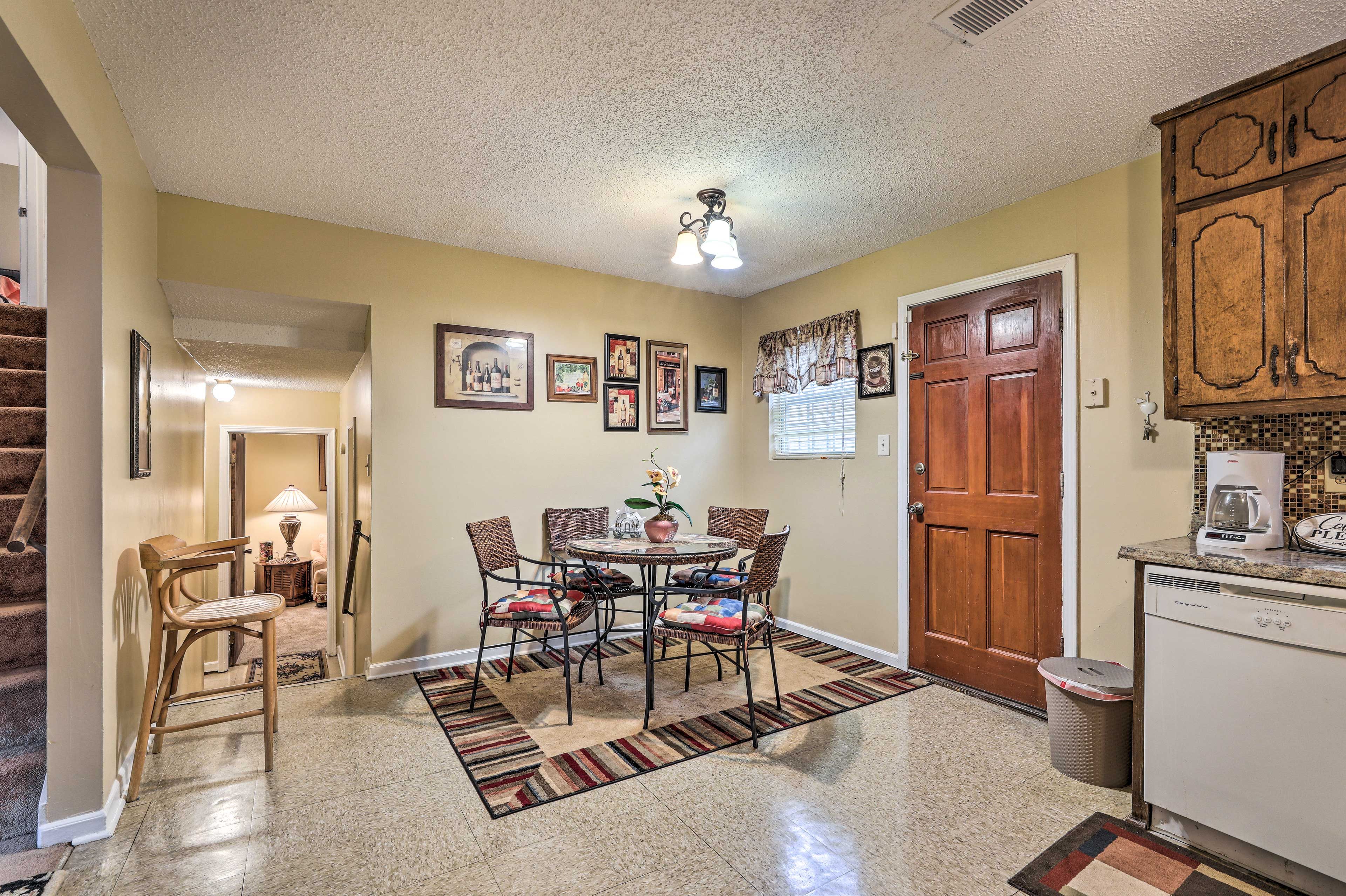 Dining Area | Dishware Provided