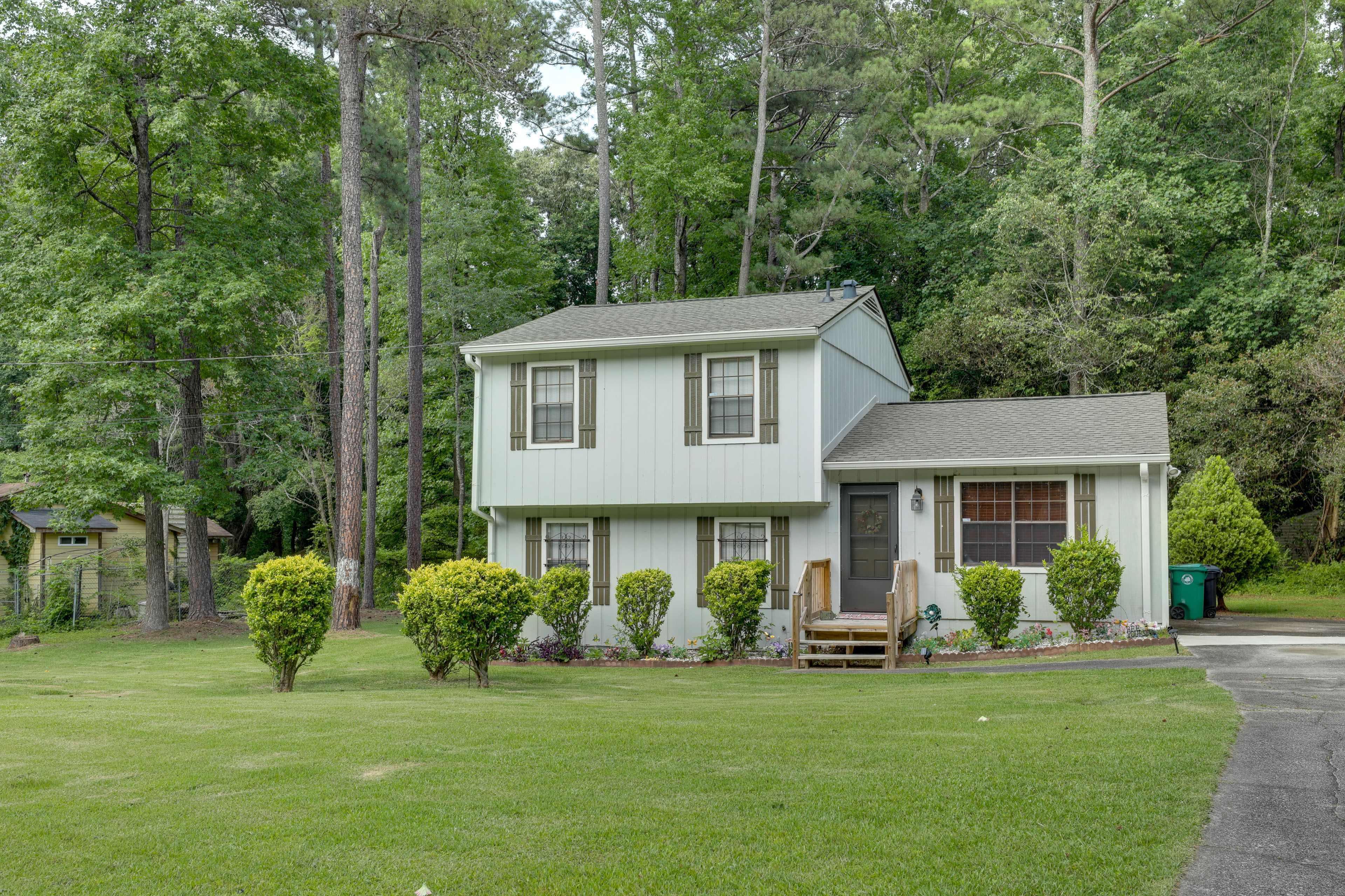 Stonecrest Vacation Rental | 1,500 Sq Ft | 3BR | 2BA | Stairs Required