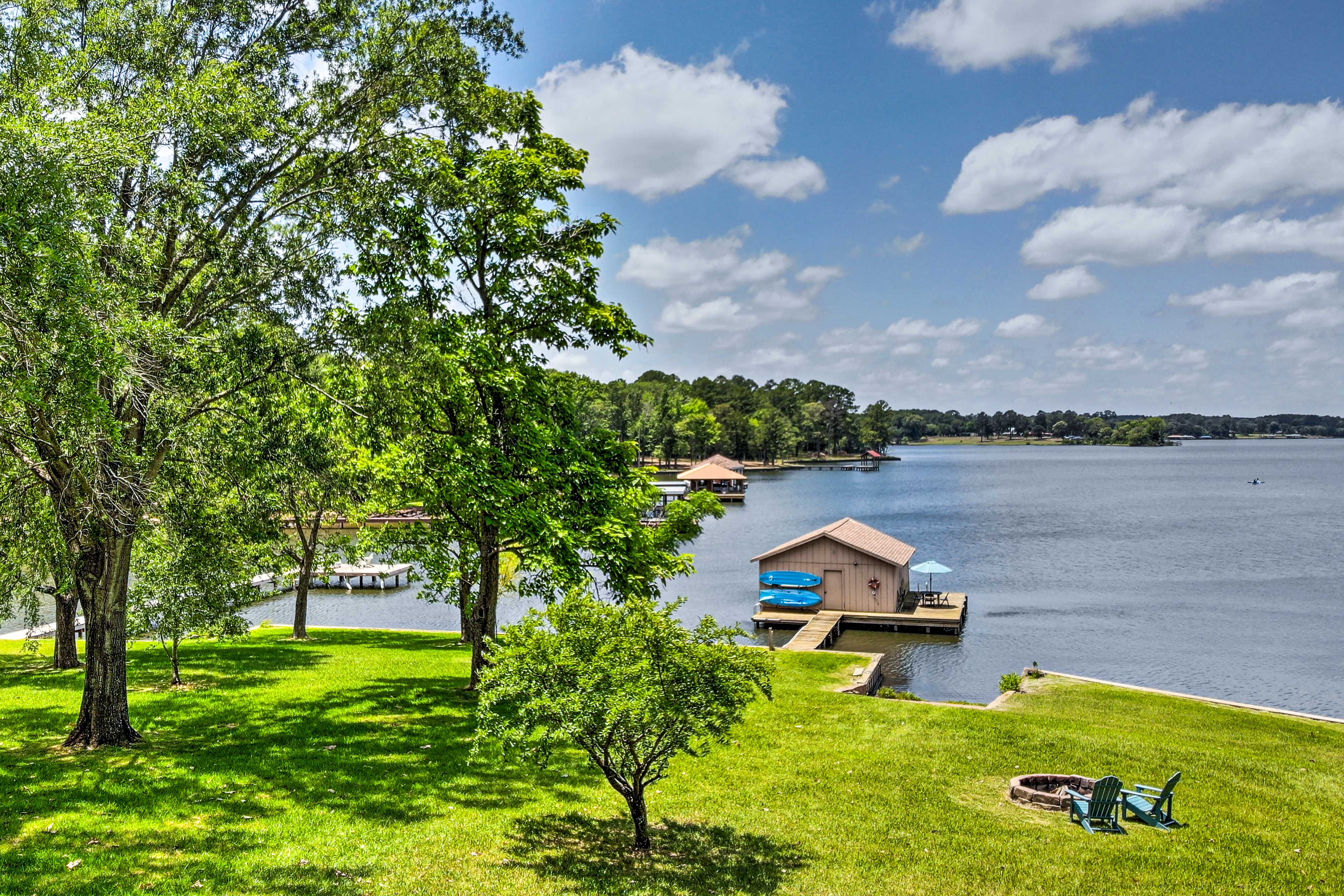 Frankston Vacation Rental | 5BR | 3BA | Step-Free Access | 3,200 Sq Ft