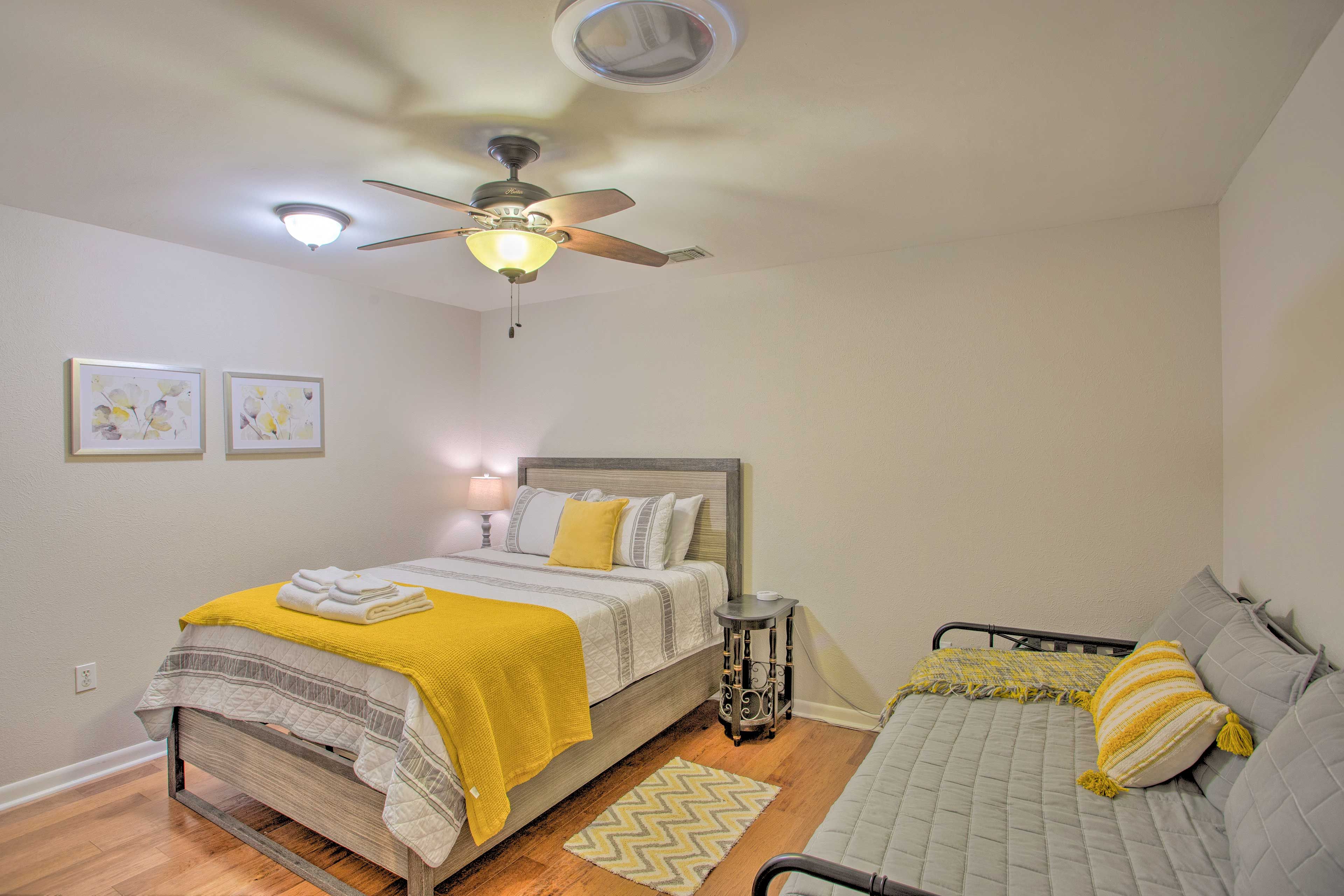 Bedroom 4 | Queen Bed | Twin Daybed