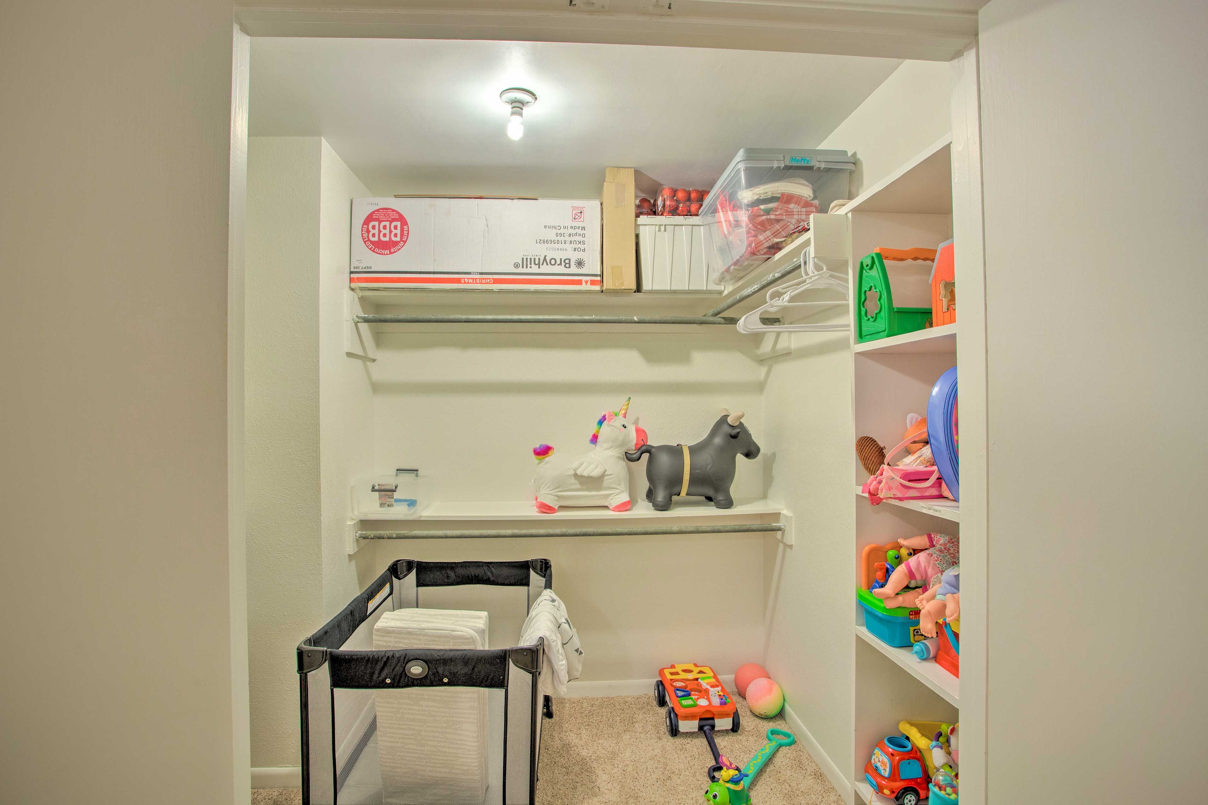Walk-in Closet | Pack 'n Play
