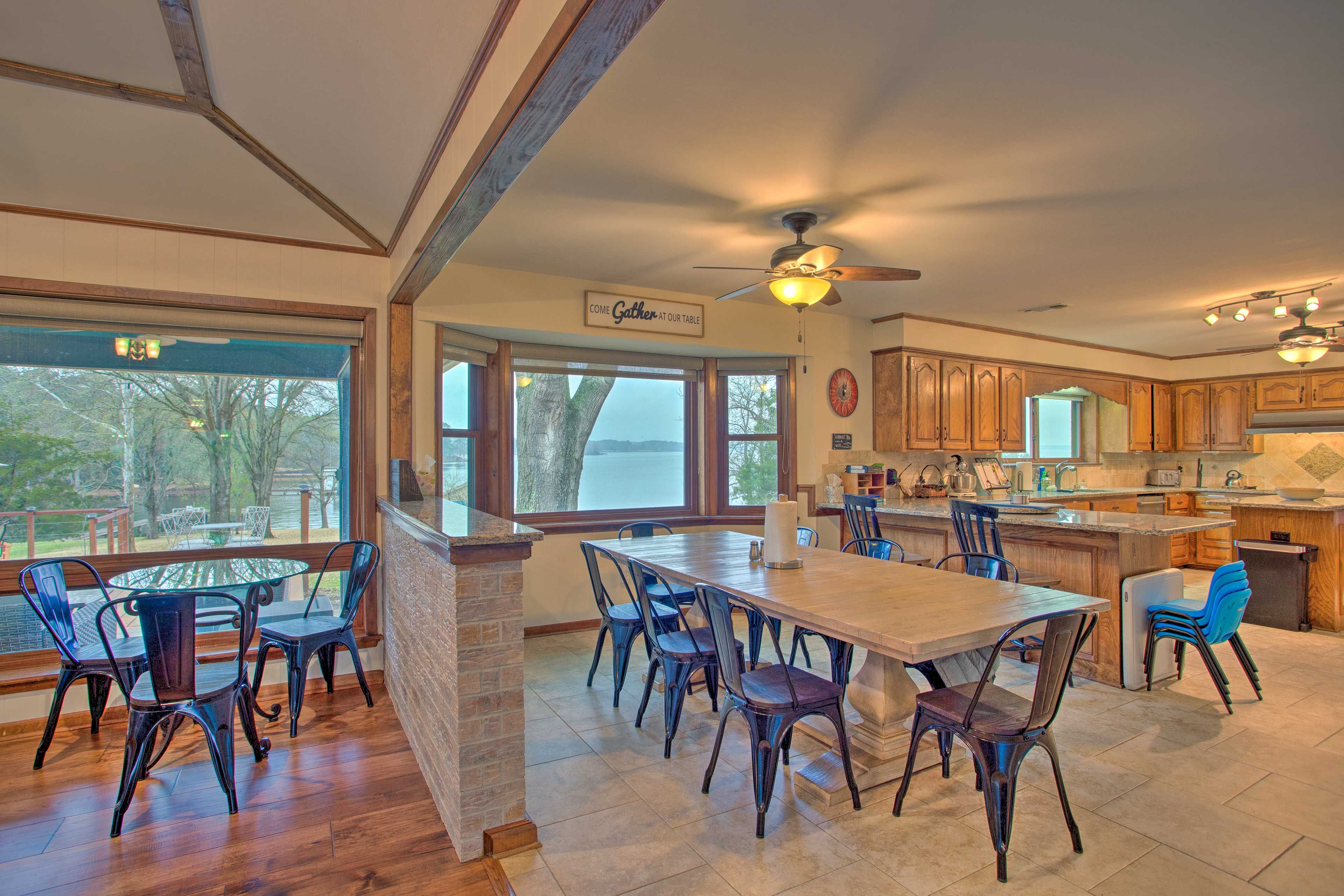 Dining Area | Dishware/Flatware Provided