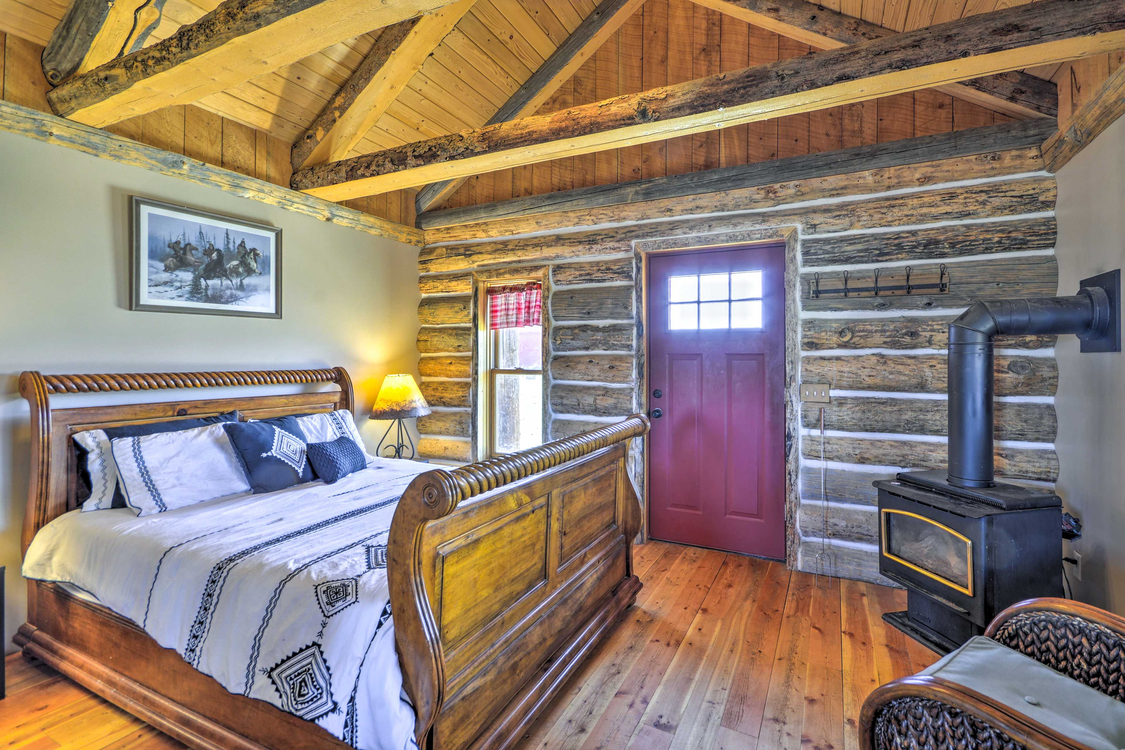 Bedroom | Queen Bed | Gas Stove