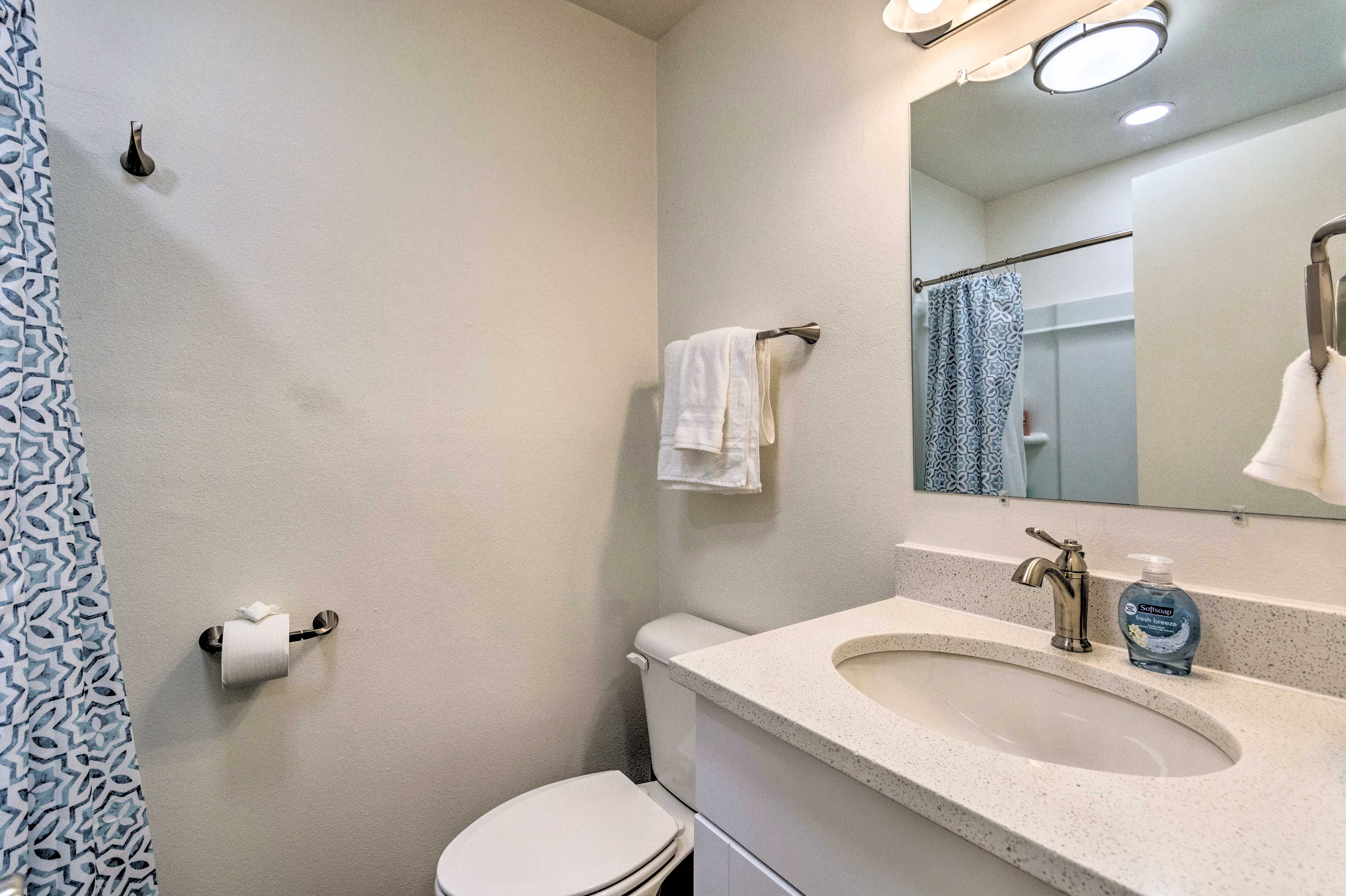Full Bath | Complimentary Toiletries | Hair Dryer
