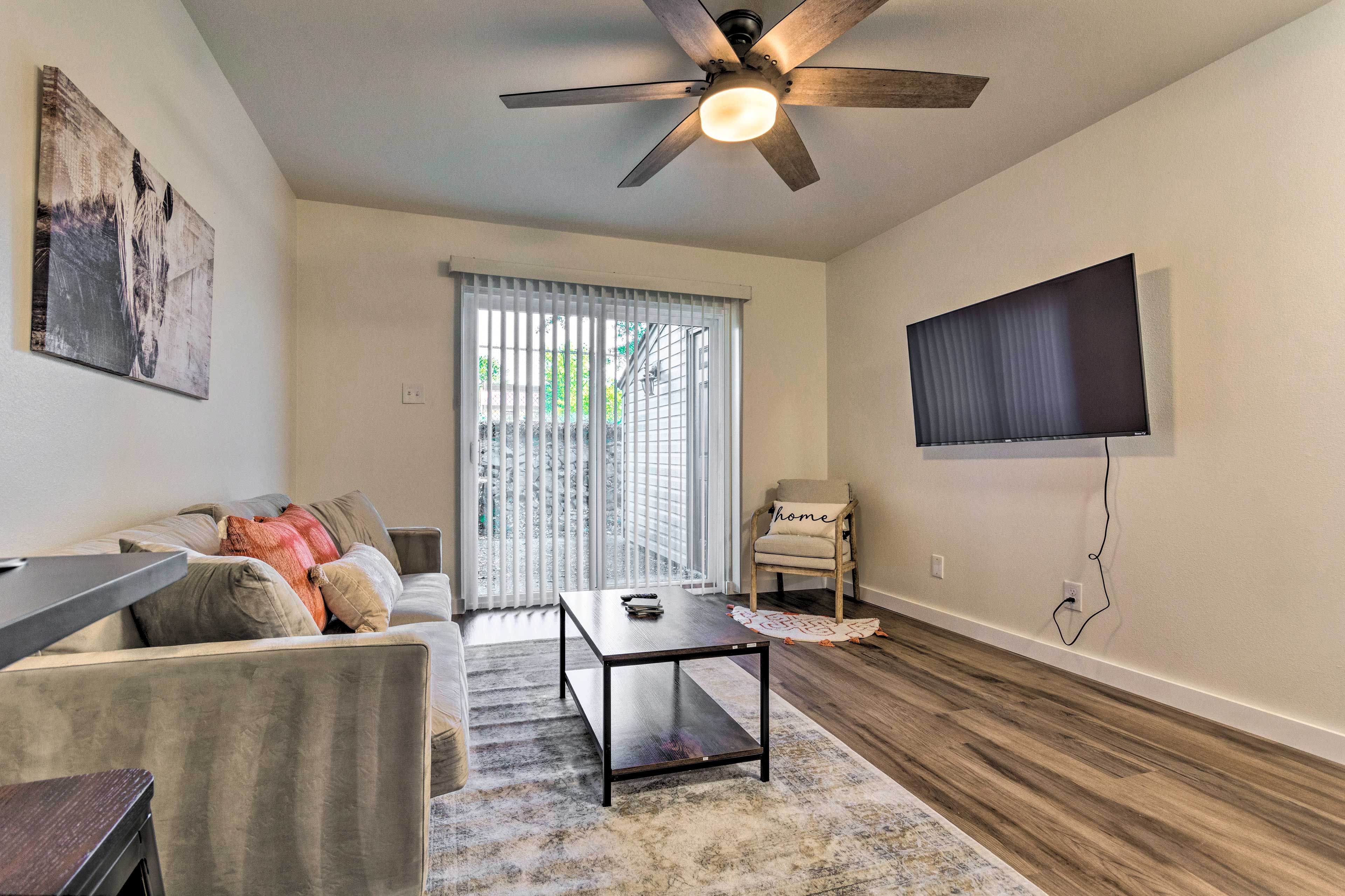Living Room | Free WiFi | Smart TV