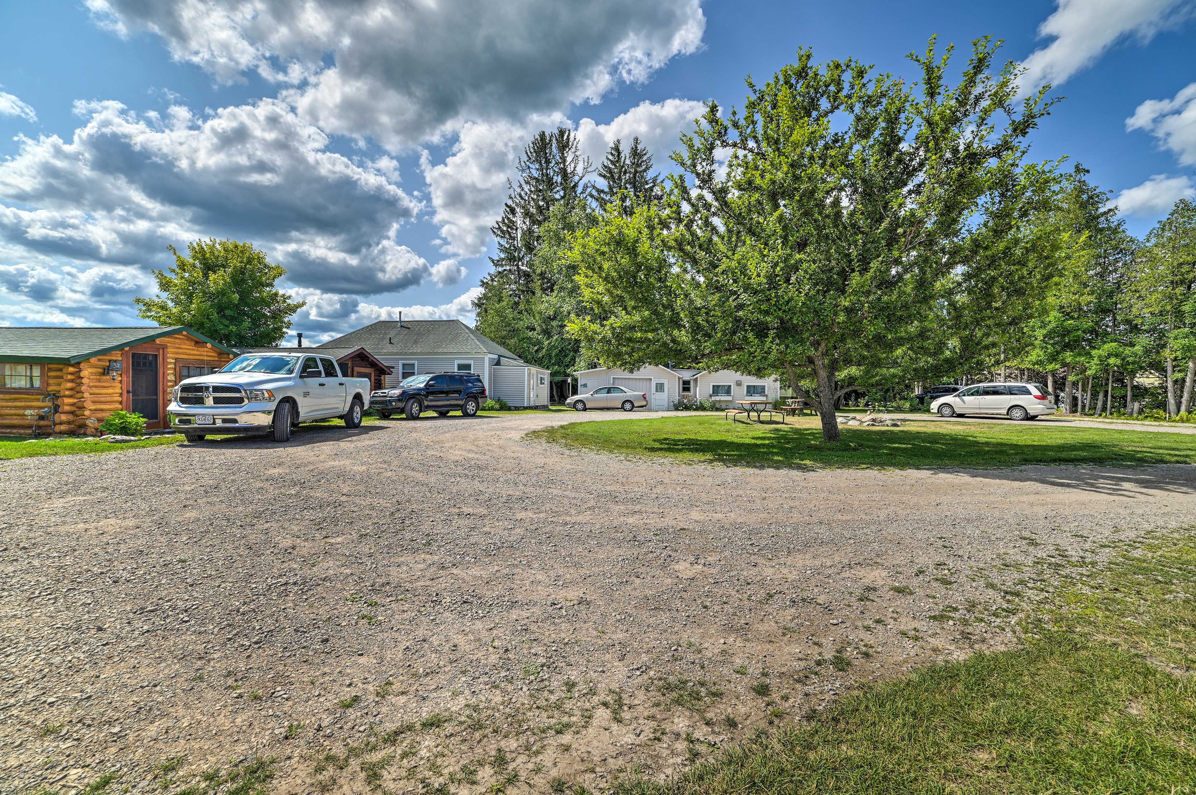 Driveway (1 Vehicle) | Boat Trailer Parking Allowed On-Site (Upon Request)