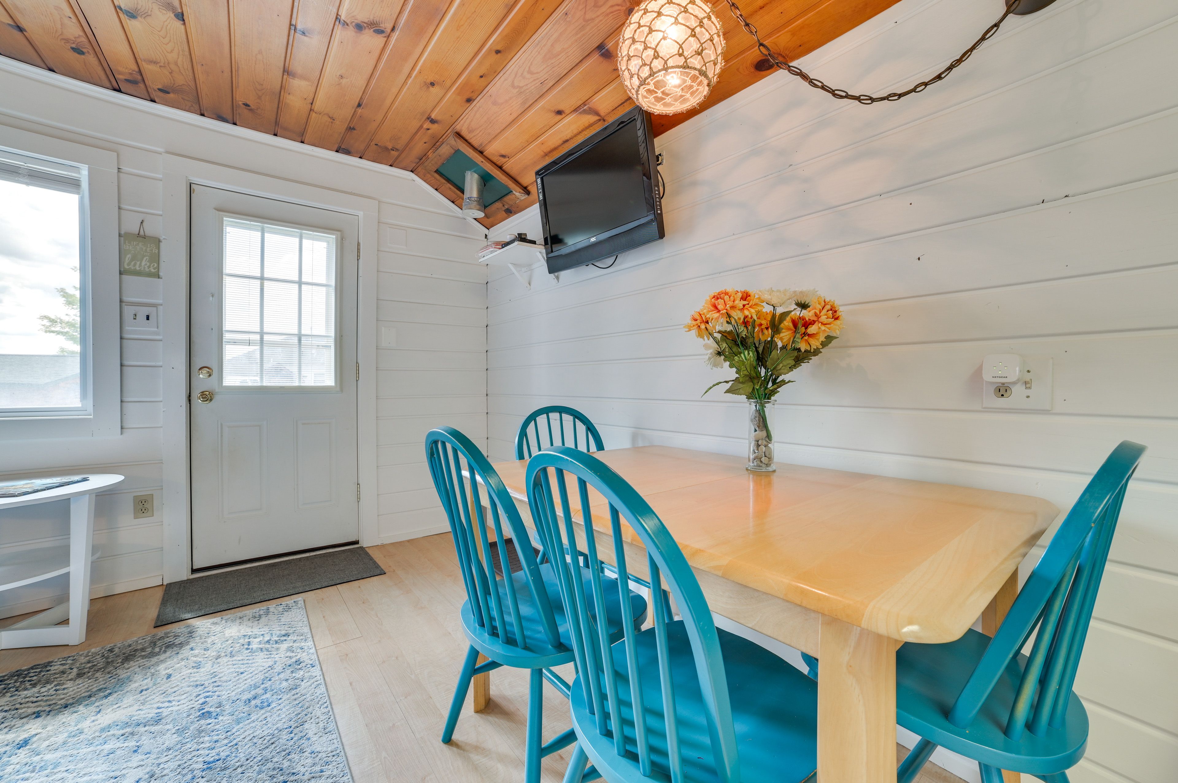 Dining Area | Main Level