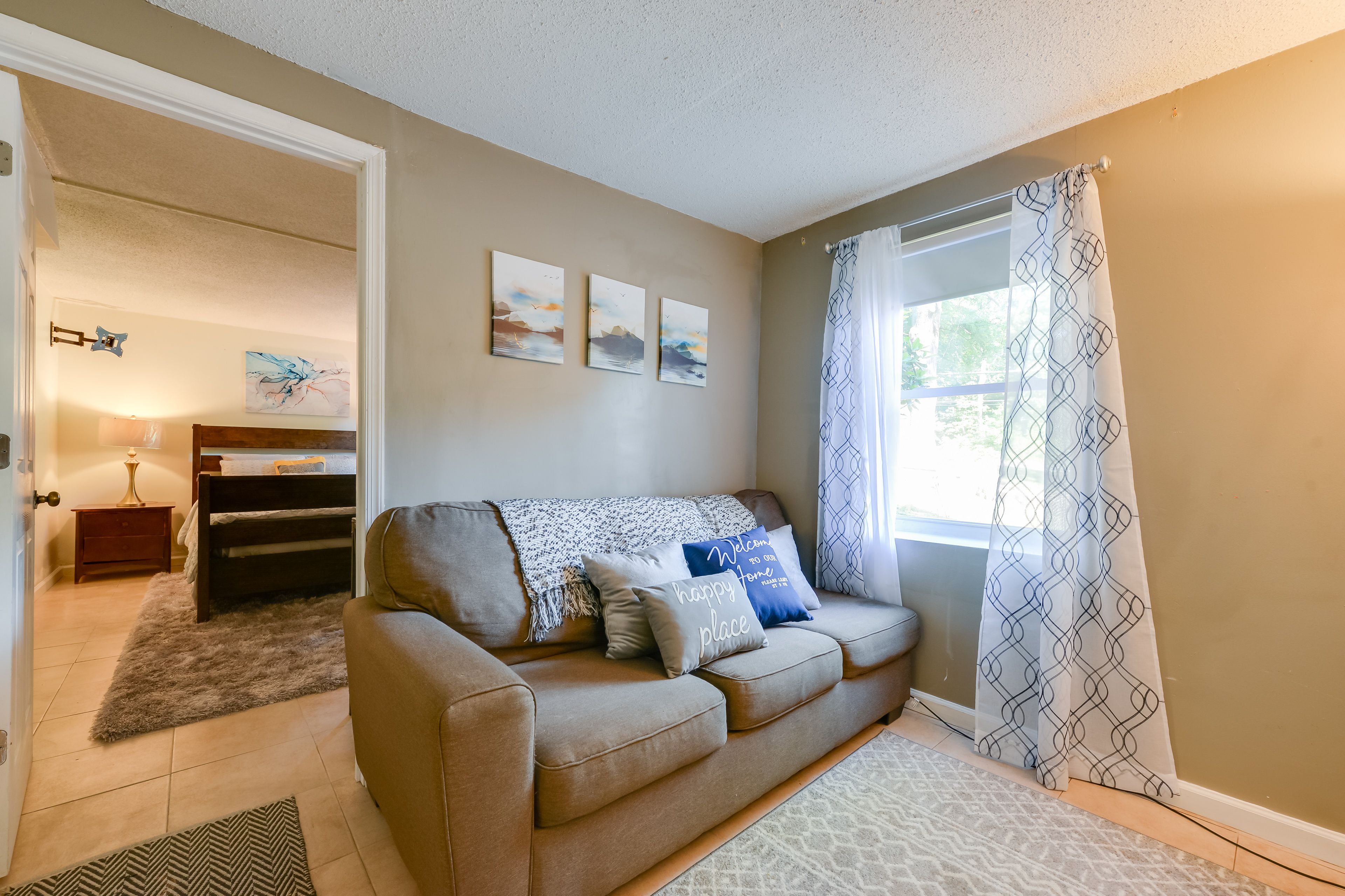 Living Room | Smart TV | Central A/C