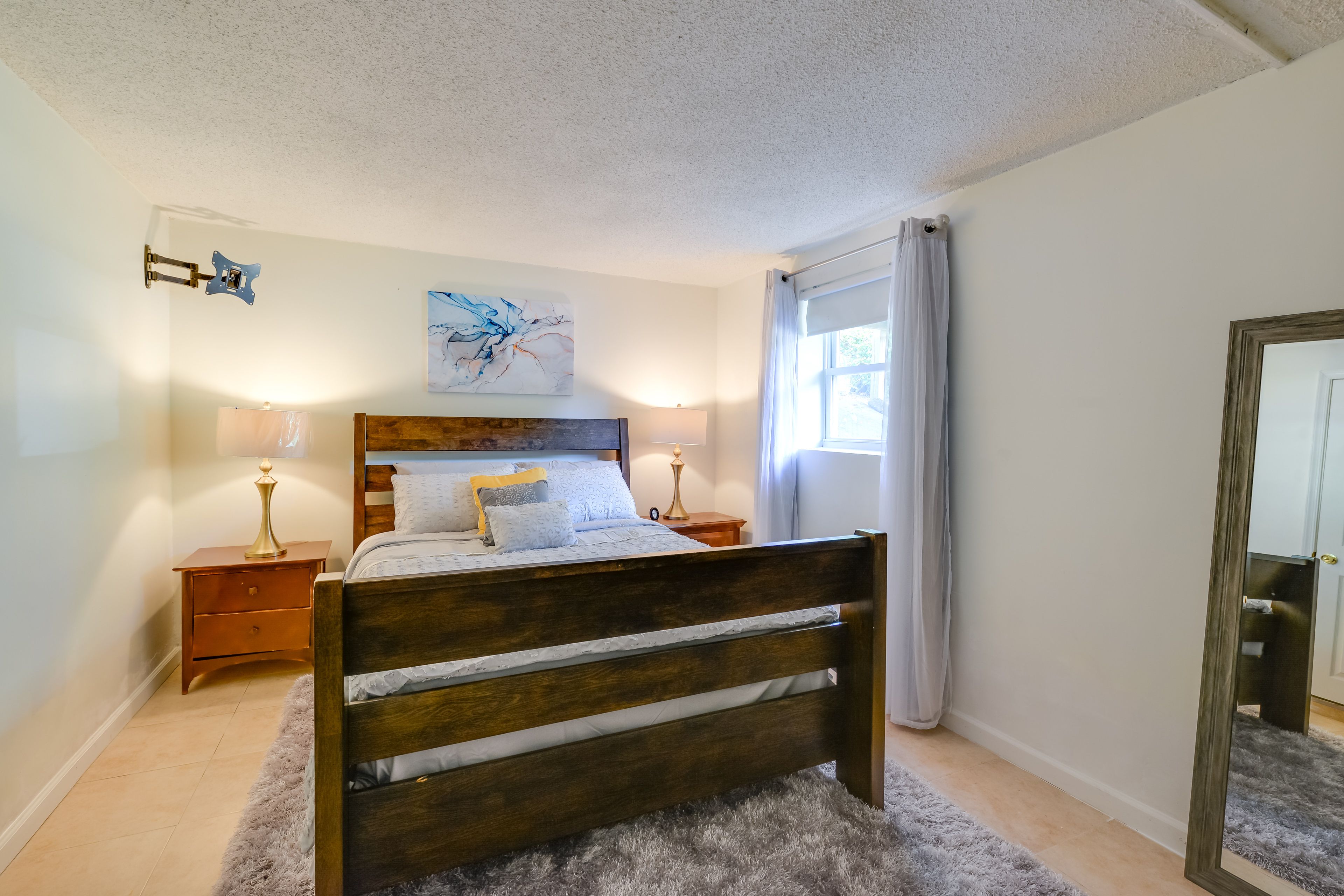 Bedroom | Queen Bed | Linens Provided