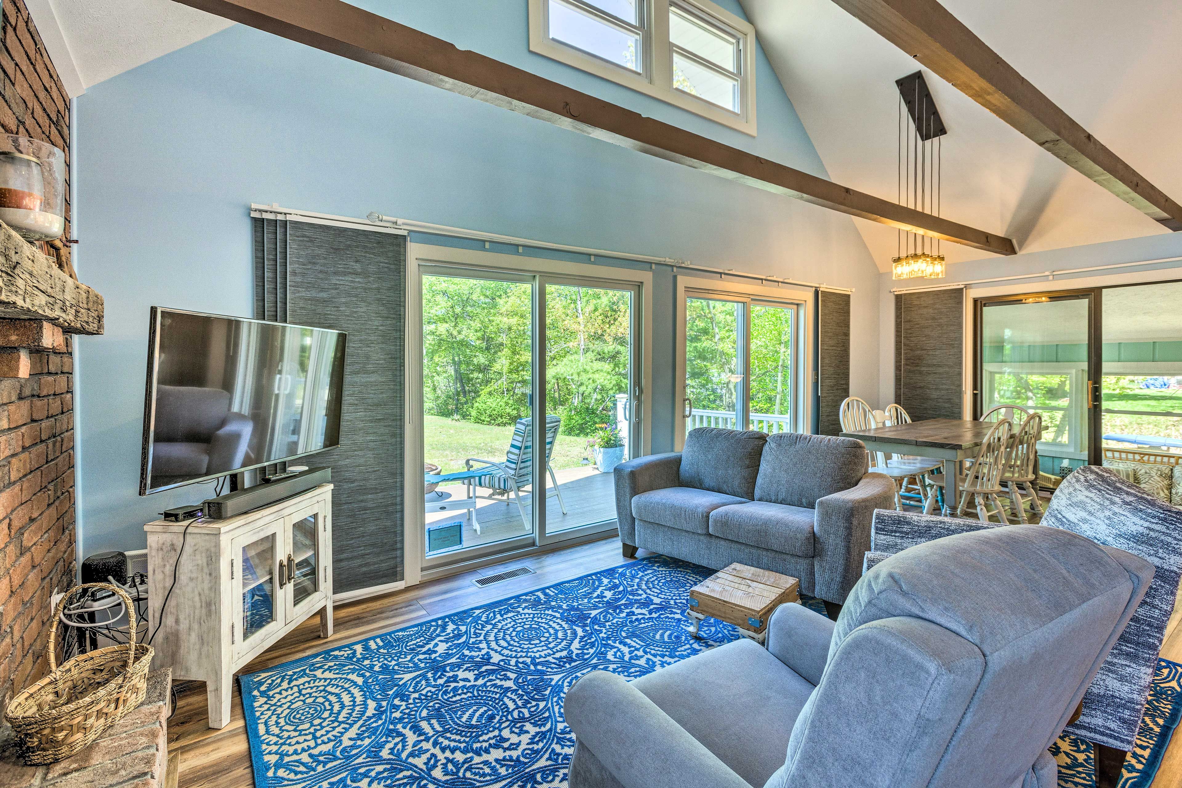 Living Area | 1st Floor | 1,300 Sq Ft | Central A/C | Free WiFi | Smart TV