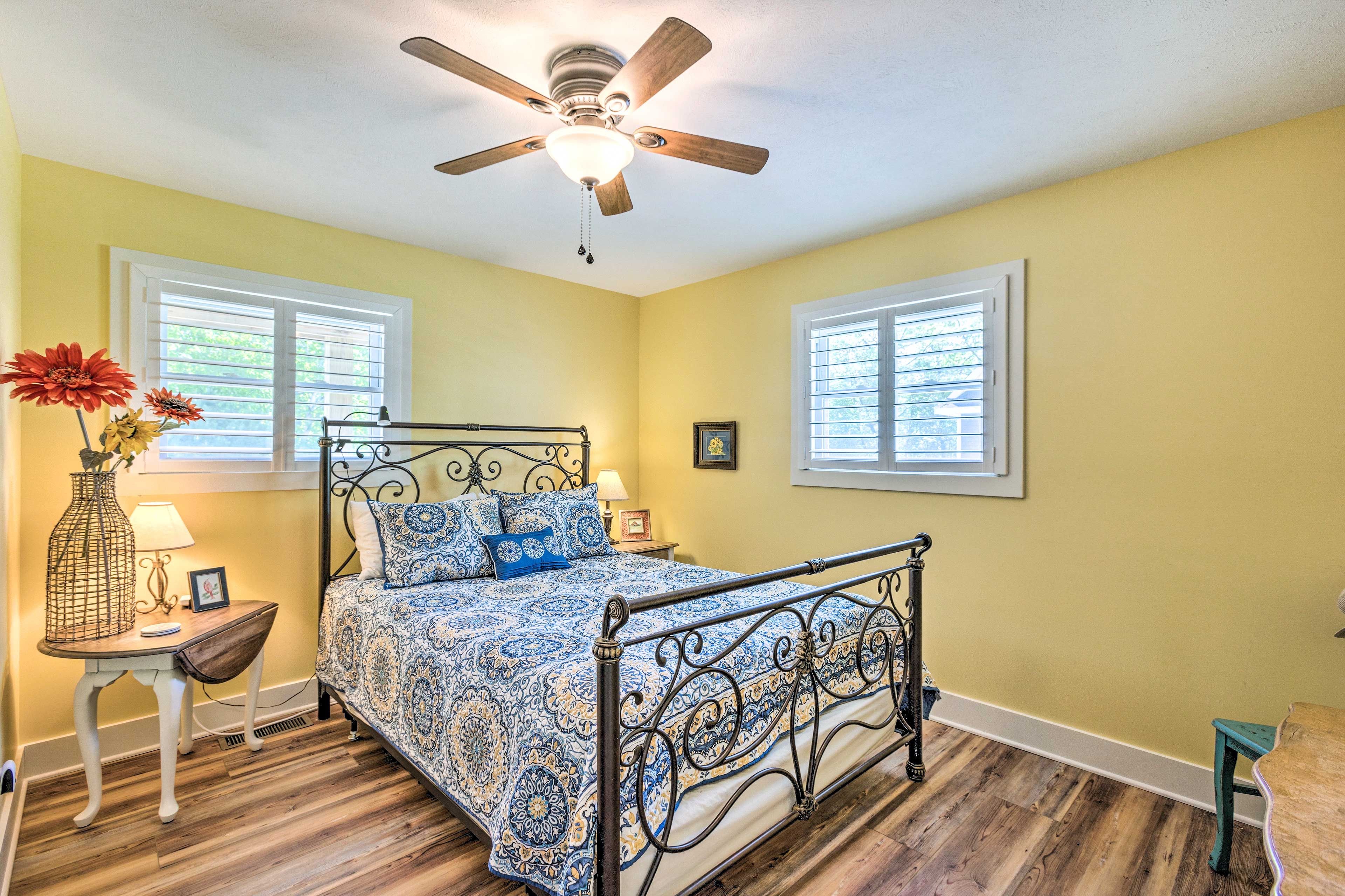 Bedroom 2 | Queen Bed | 1st Floor