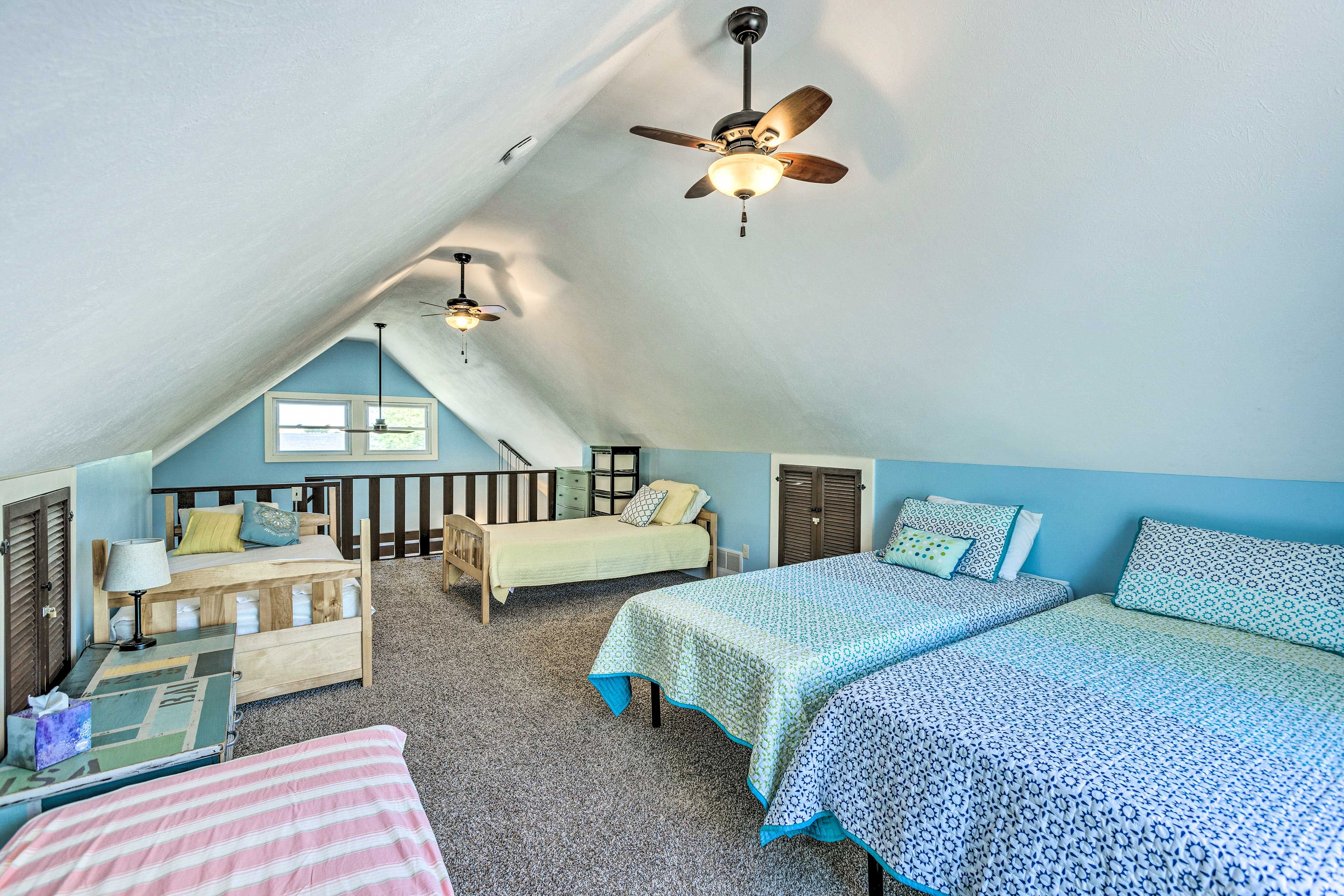 Loft | 4 Twin Beds (2 Twins Convertible to King Bed) | Twin Futon | 2nd Floor