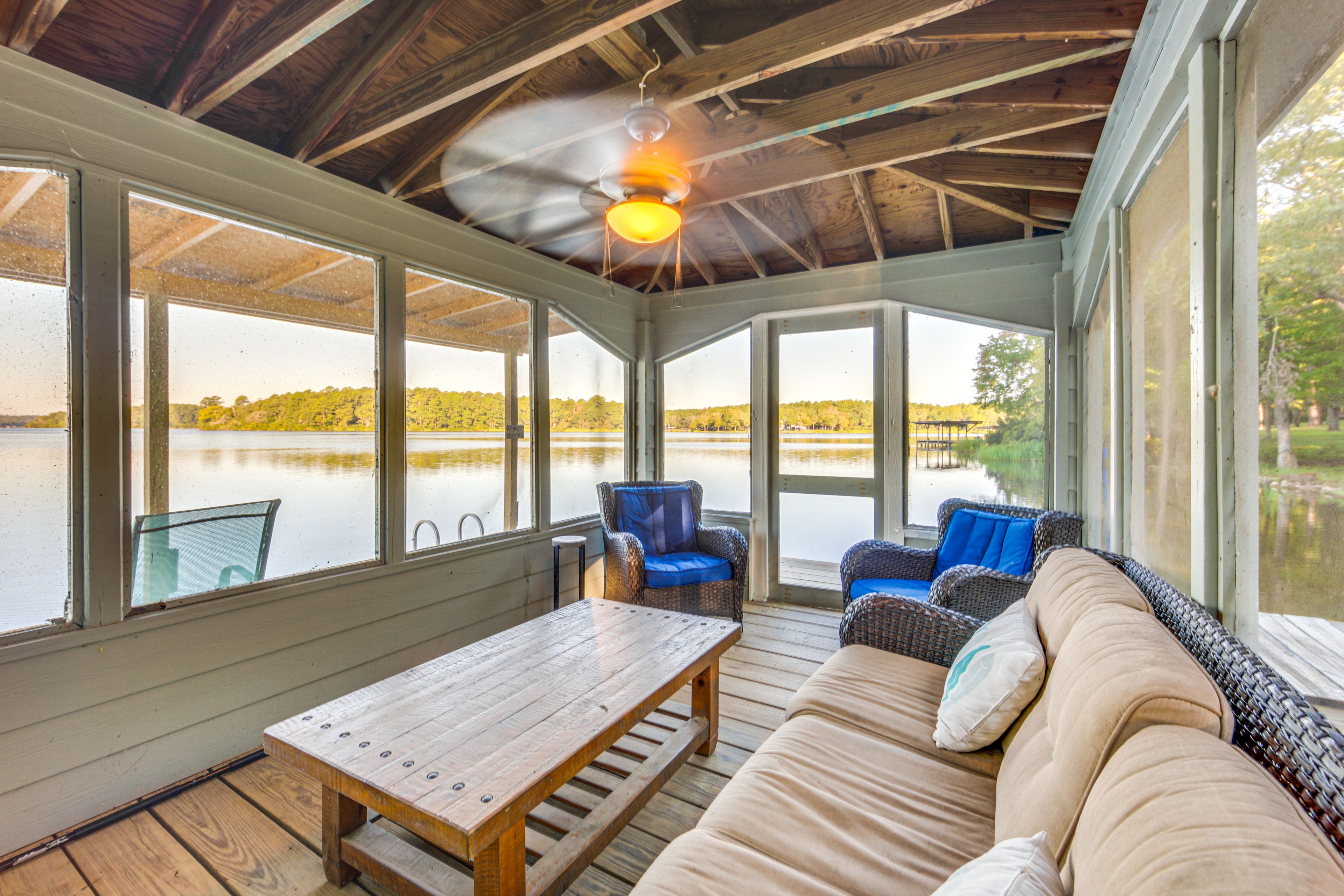 Boathouse | Outdoor Seating Area