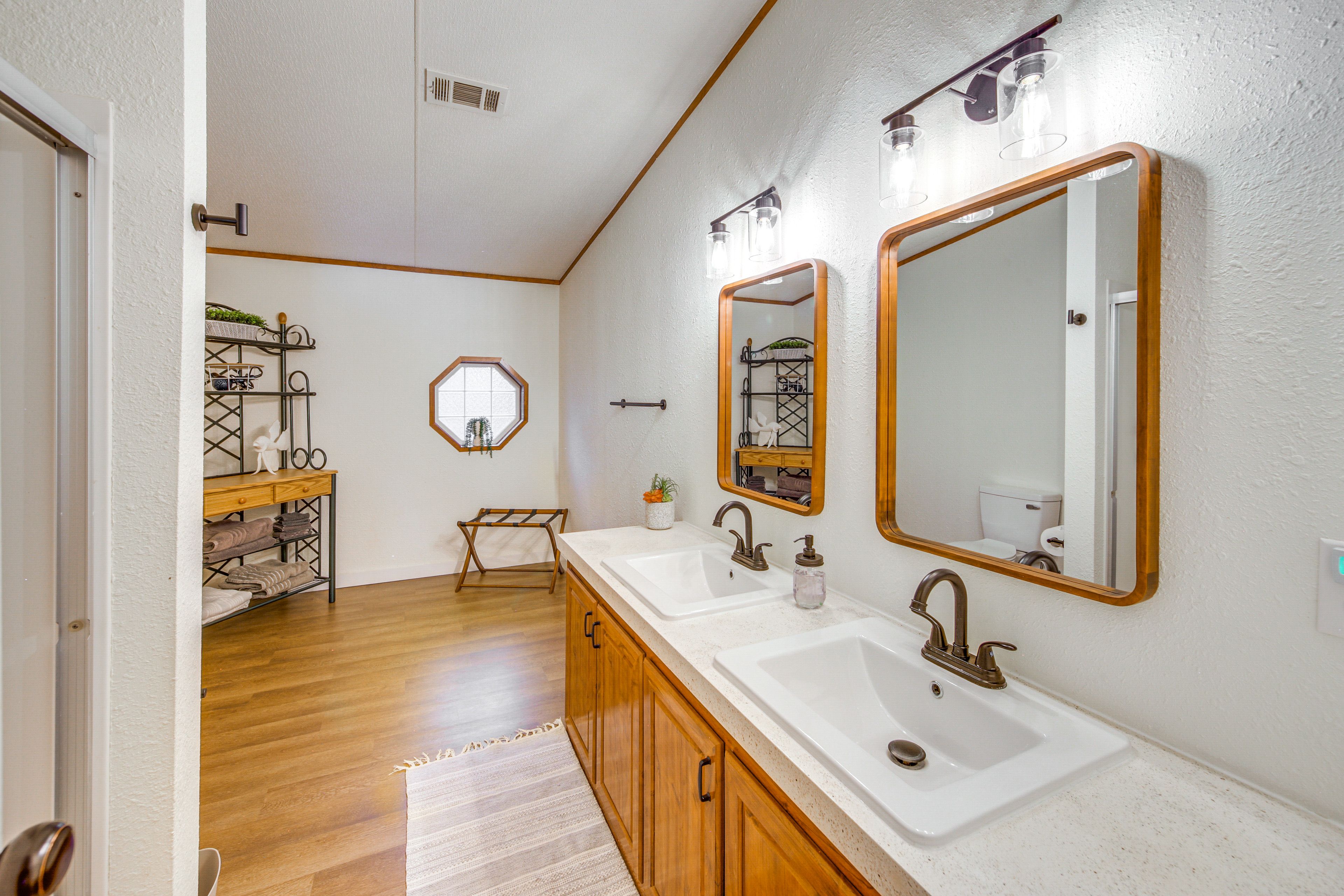 En-Suite Bathroom | Complimentary Toiletries Provided