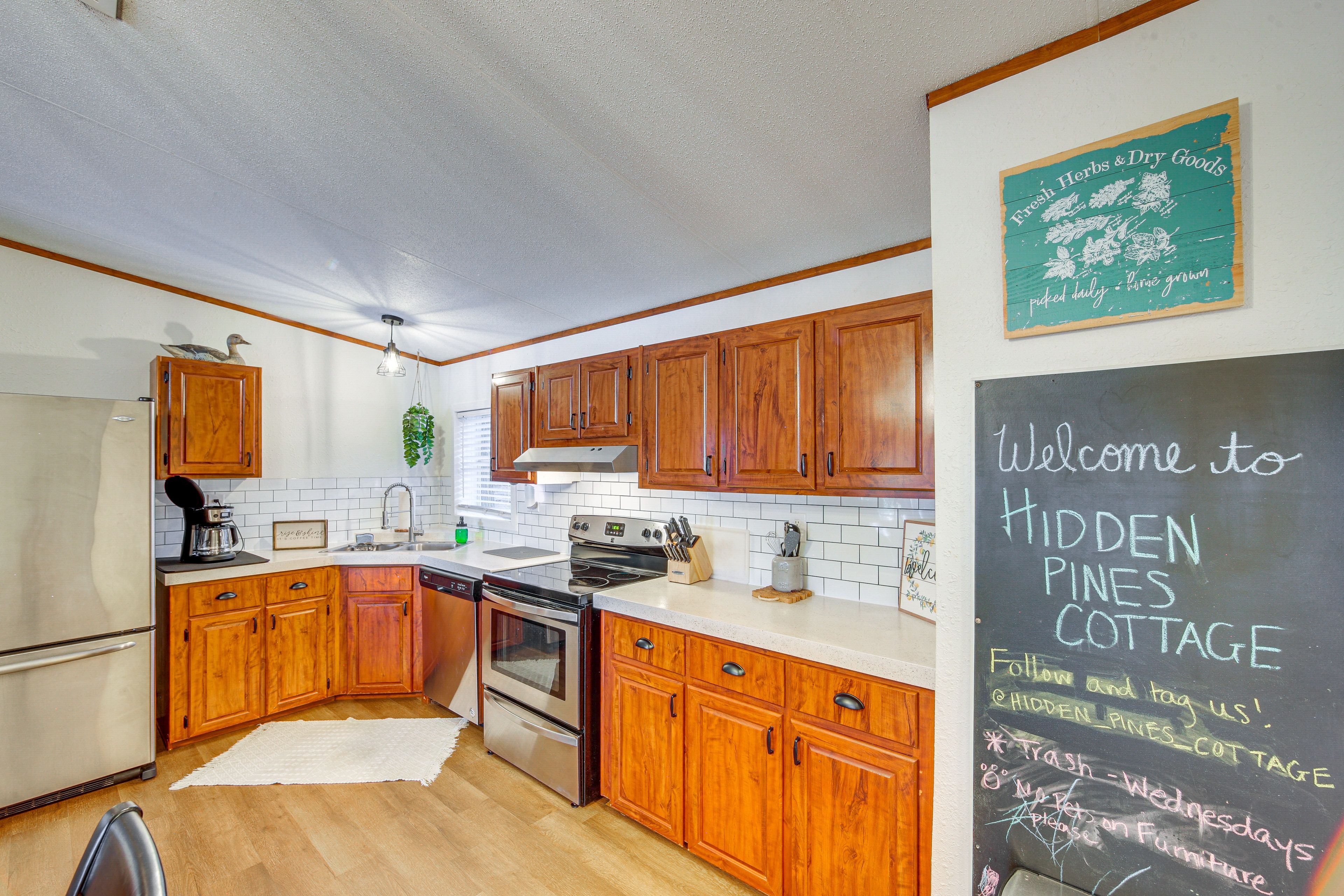 Kitchen | Basic Cooking Essentials Provided | Dishwasher | Drip Coffee Maker