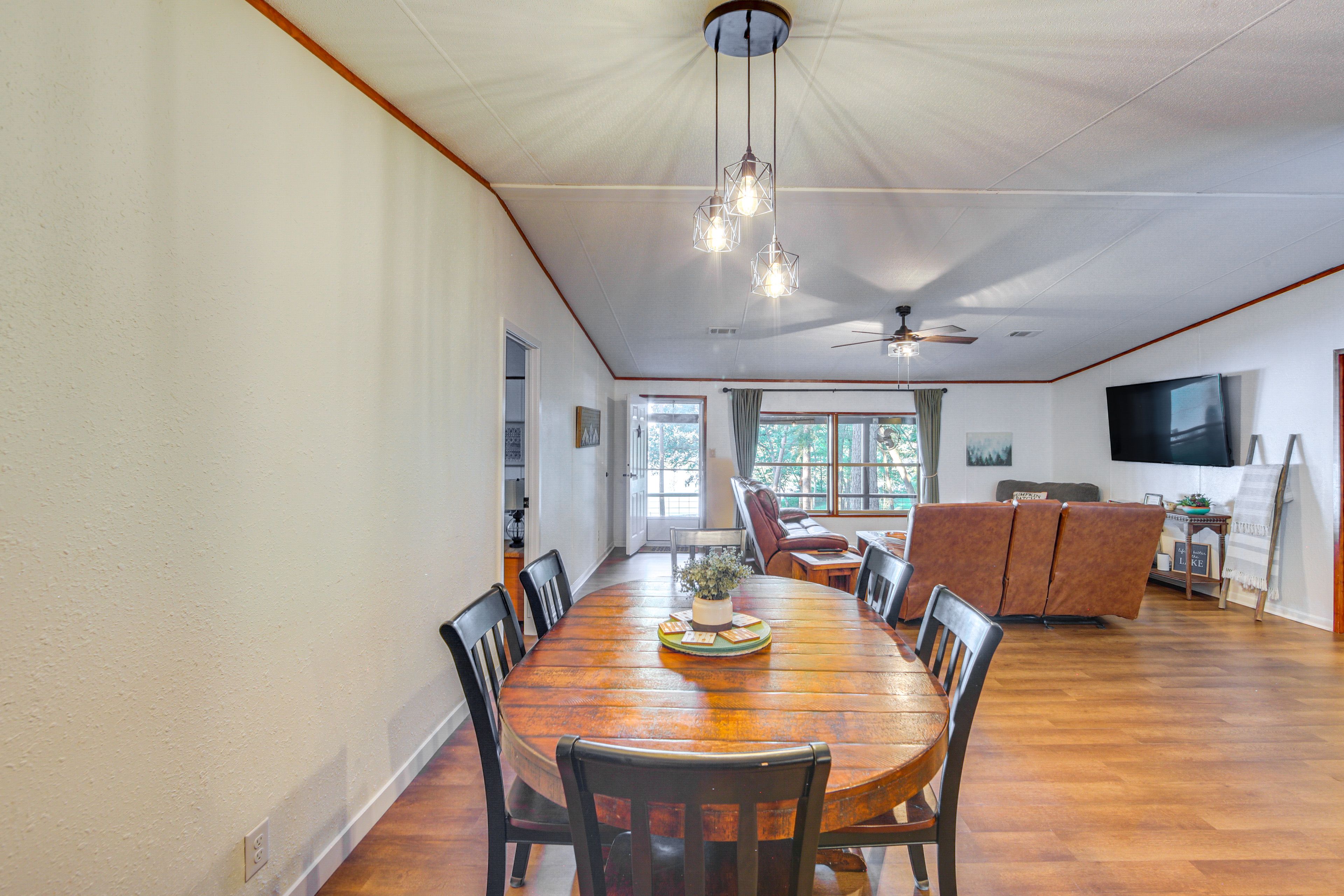Dining Area | Dishware & Flatware Provided | Trash Bags & Paper Towels Provided