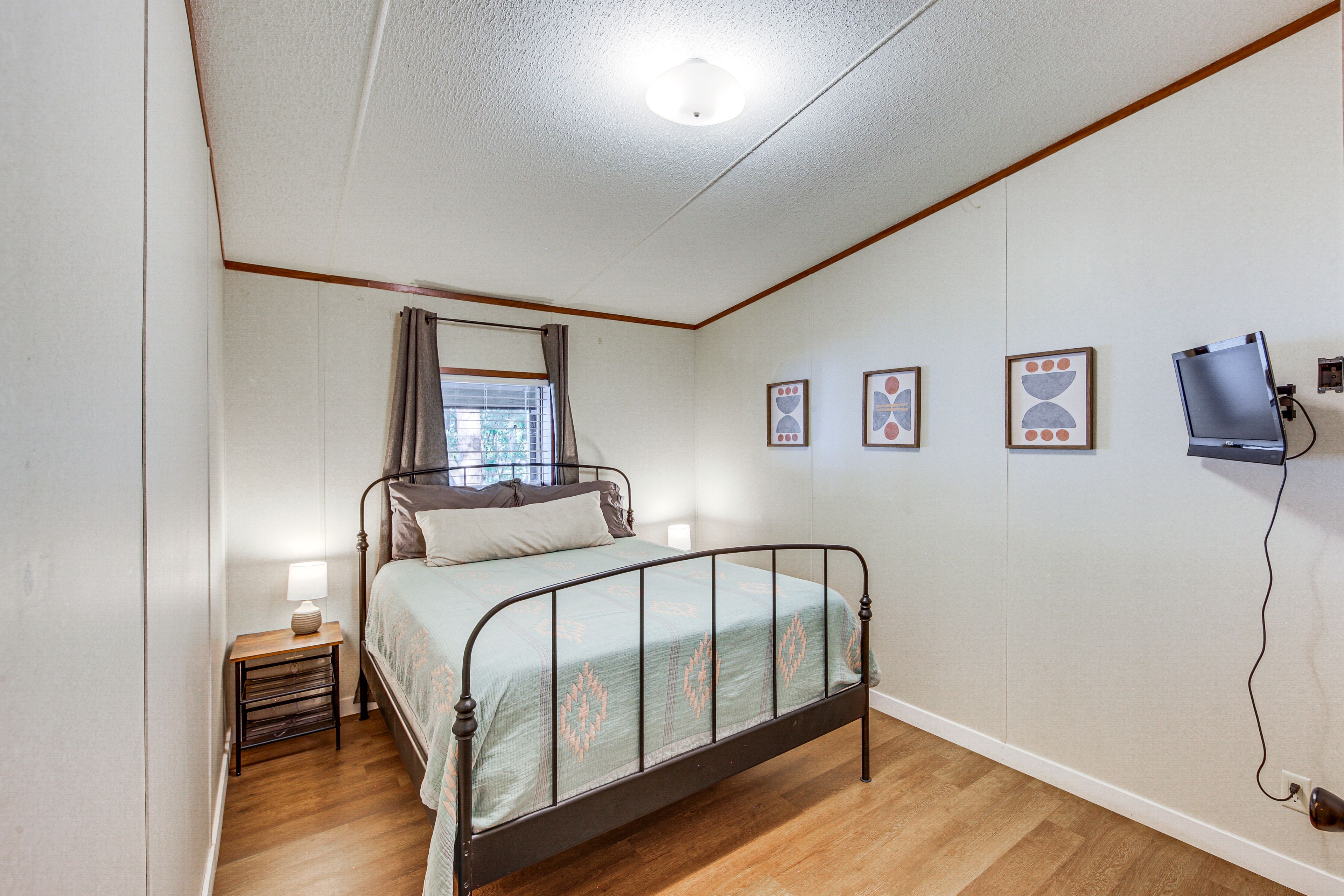 Bedroom 2 | Queen Bed | Linens & Towels Provided