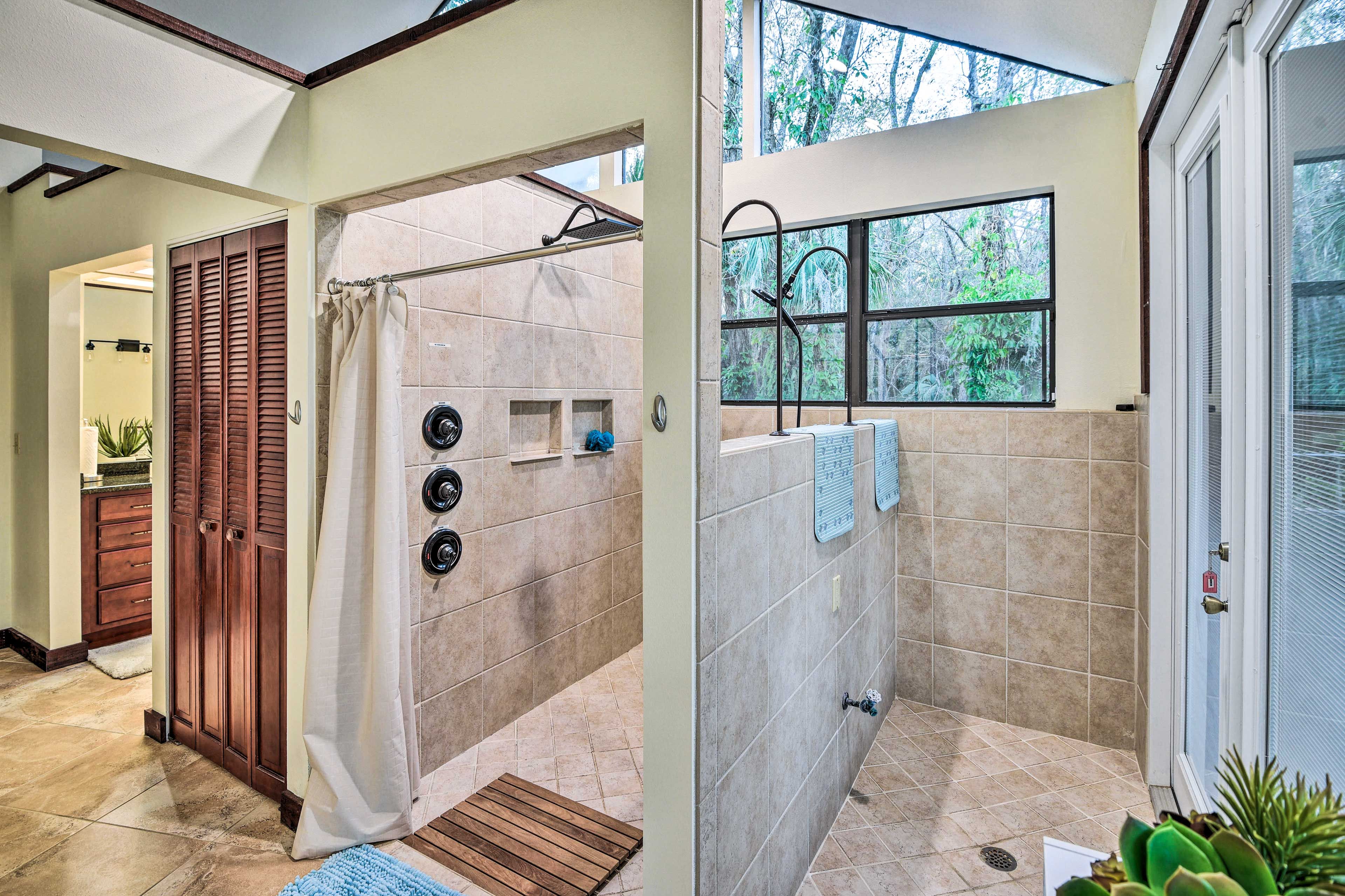 En-Suite Bathroom | Walk-In Shower | Pool Access