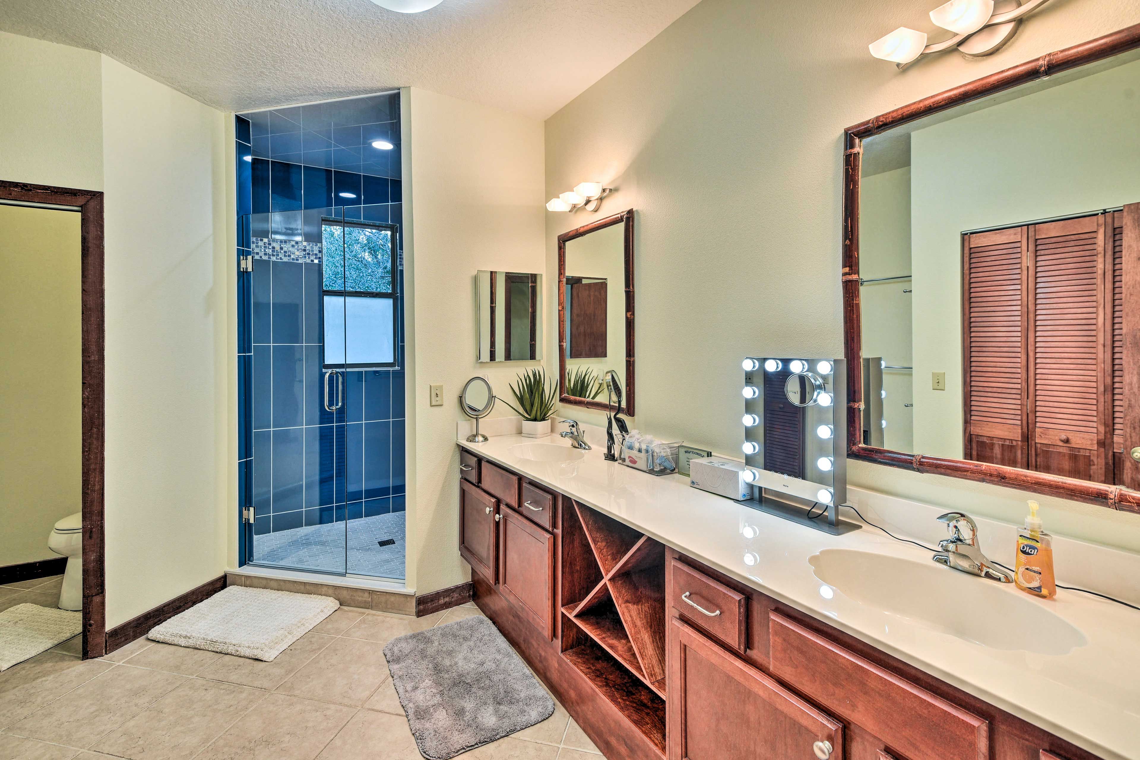 Full Bathroom | 2nd Floor