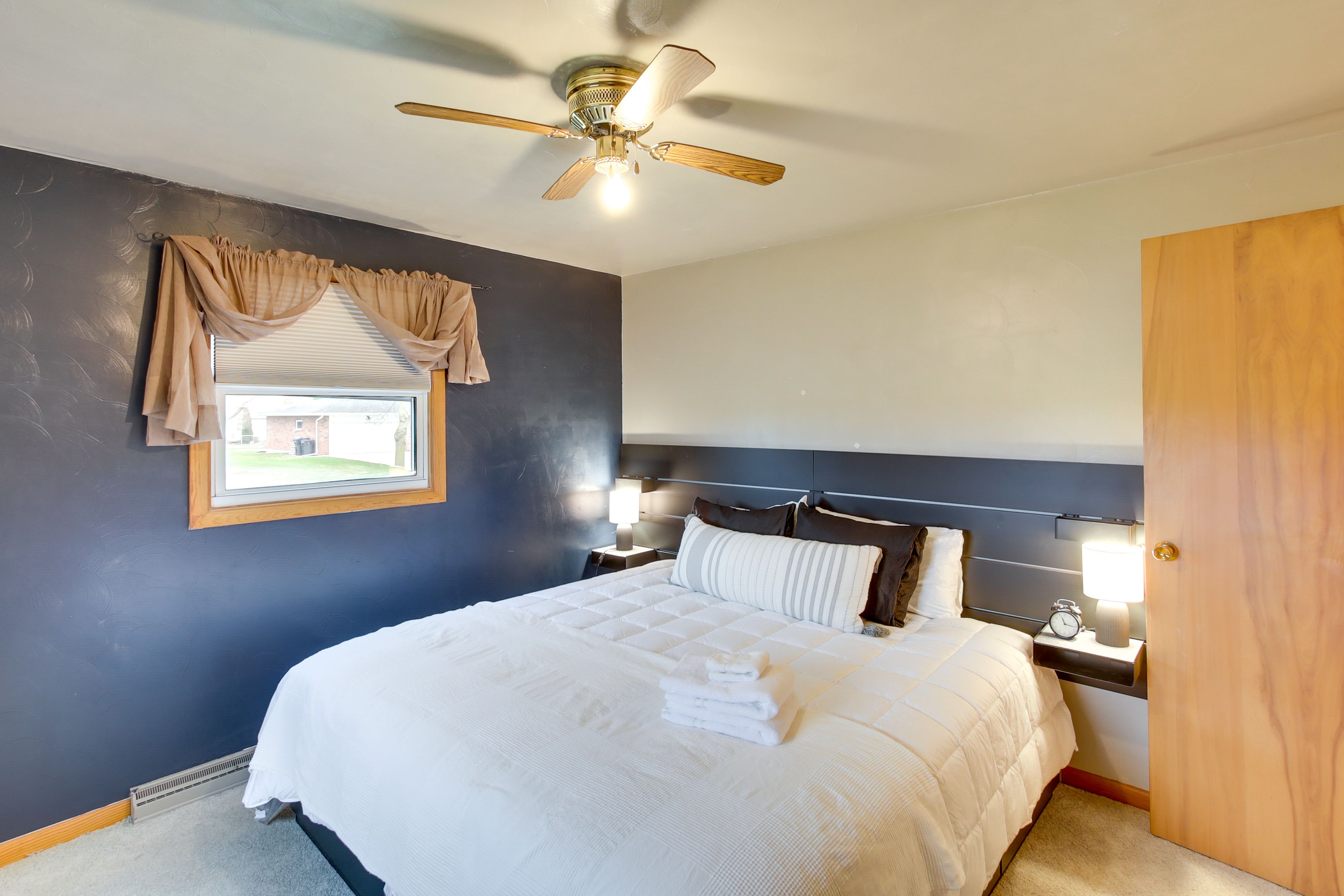 Bedroom 1 | King Bed