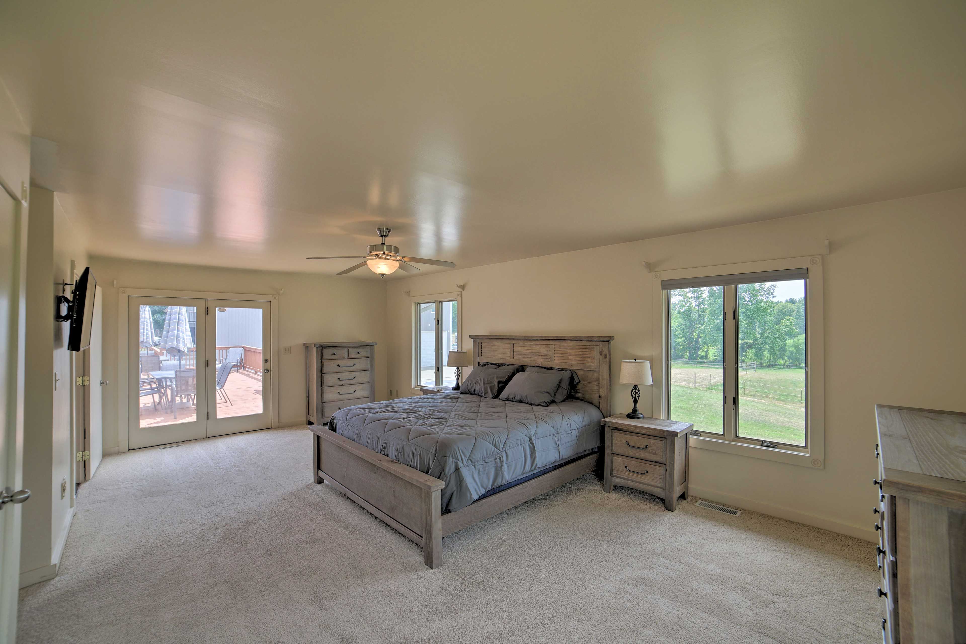 Bedroom 1 | King Bed | Deck Access | Smart TV