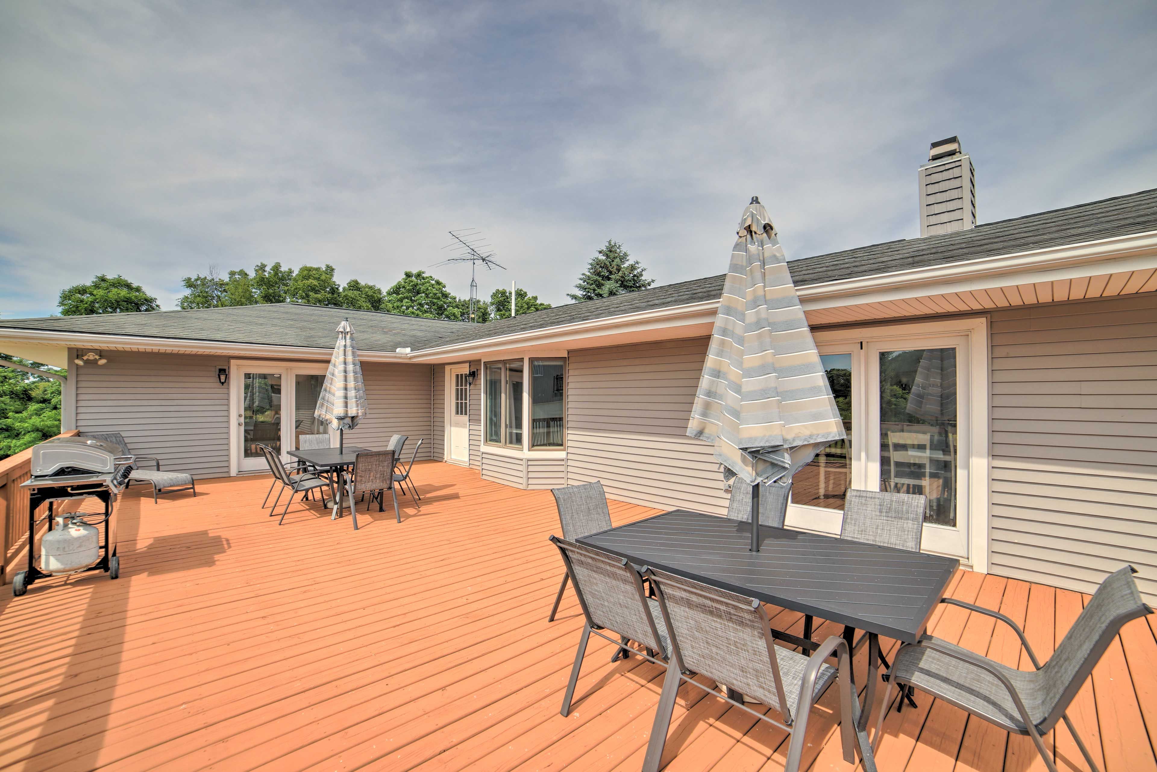 Private Deck | Gas Grill | Outdoor Dining Tables