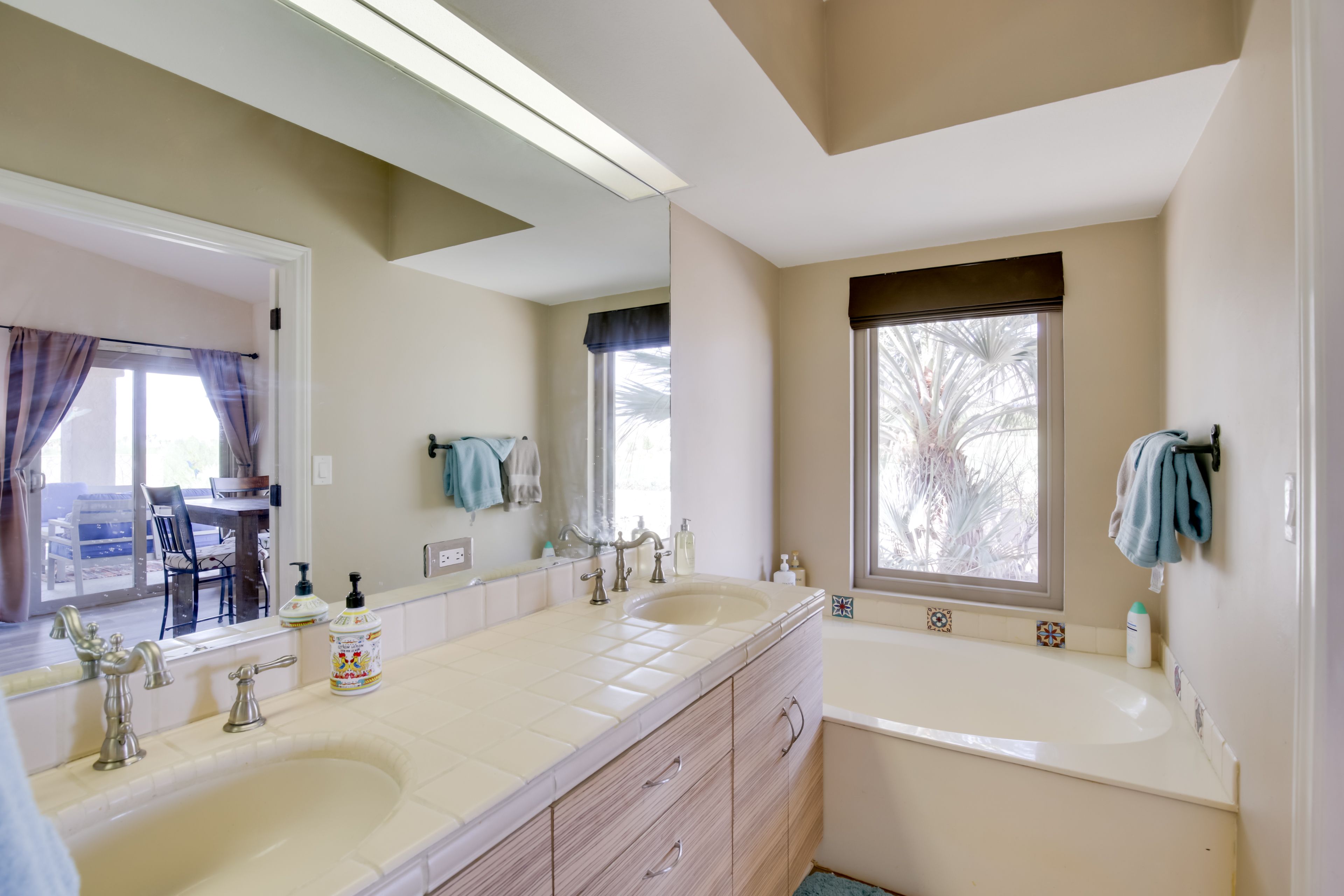 En-Suite Bathroom | Linens & Towels | Hair Dryer