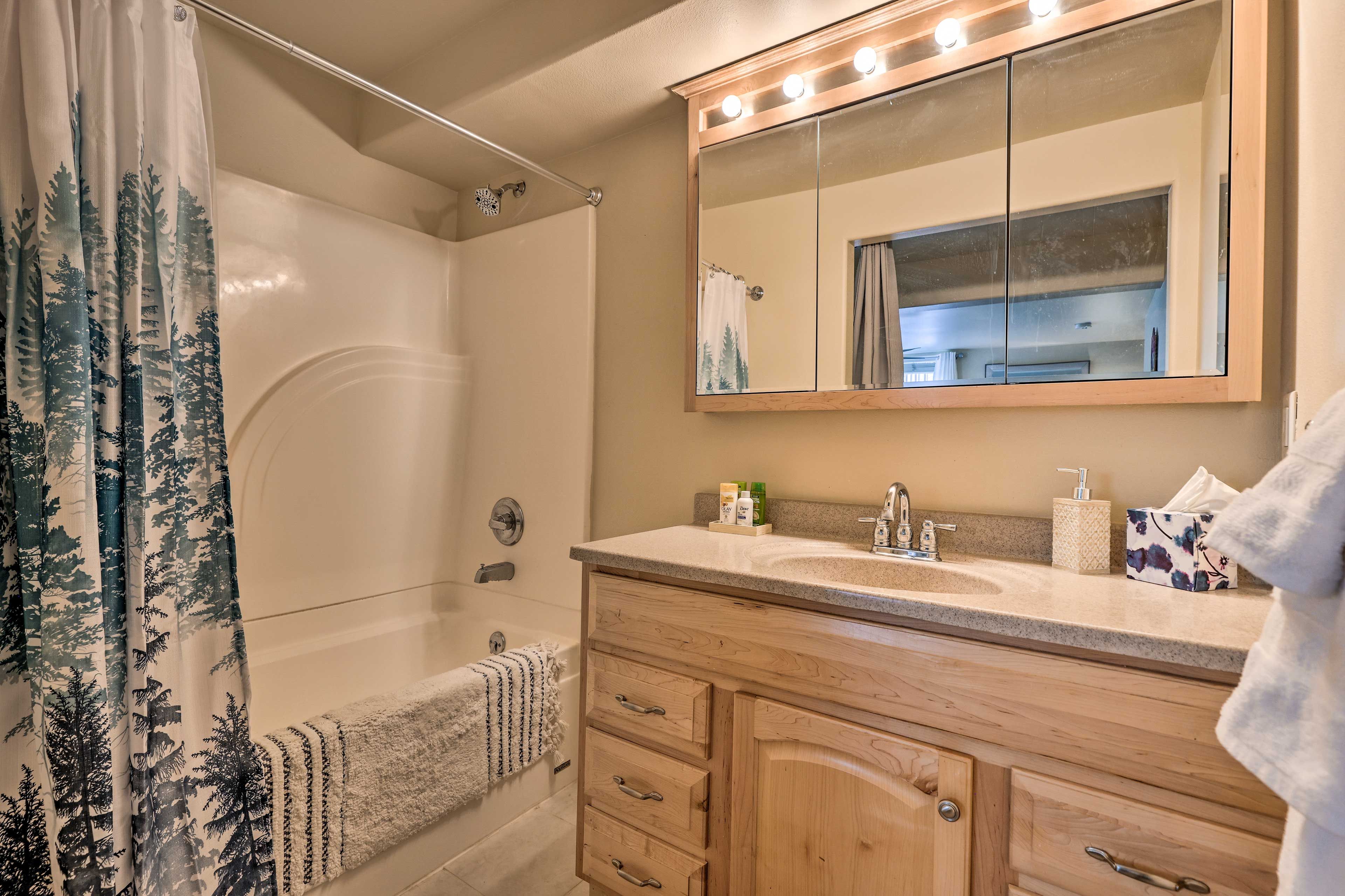 En-Suite Bathroom | Complimentary Toiletries | Hair Dryer | Towels Provided