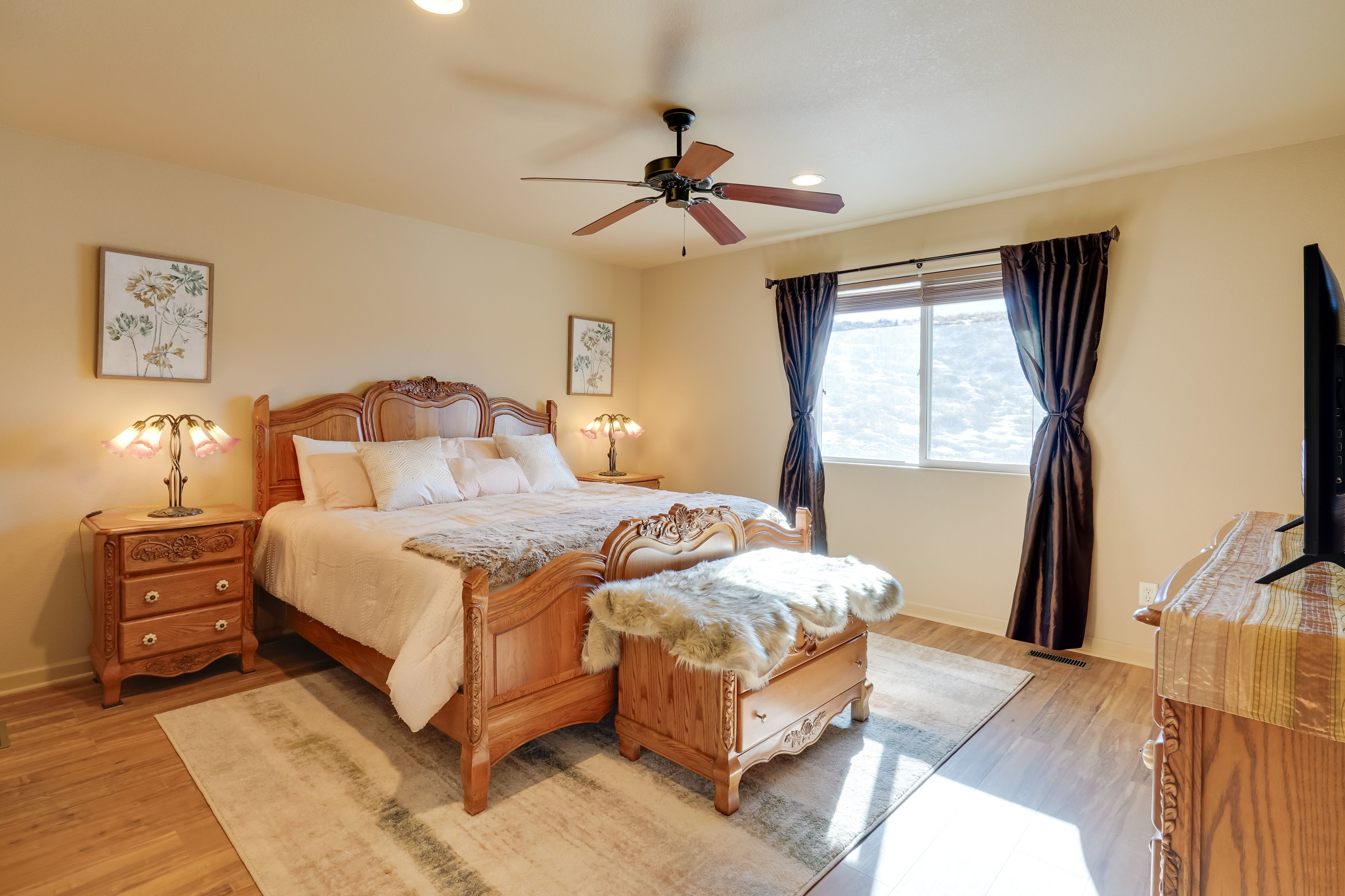Bedroom 1 | King Bed