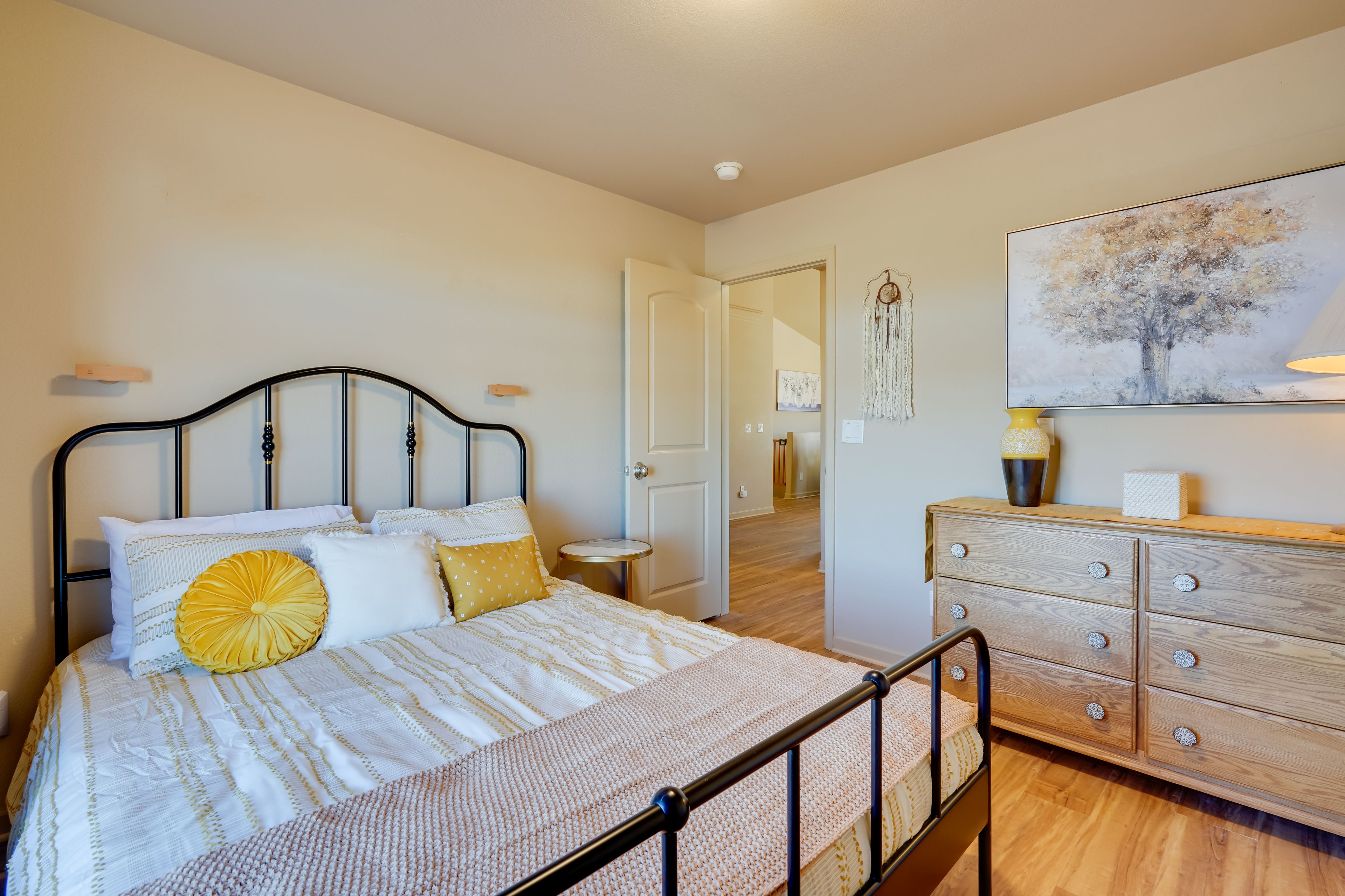 Bedroom 2 | Queen Bed