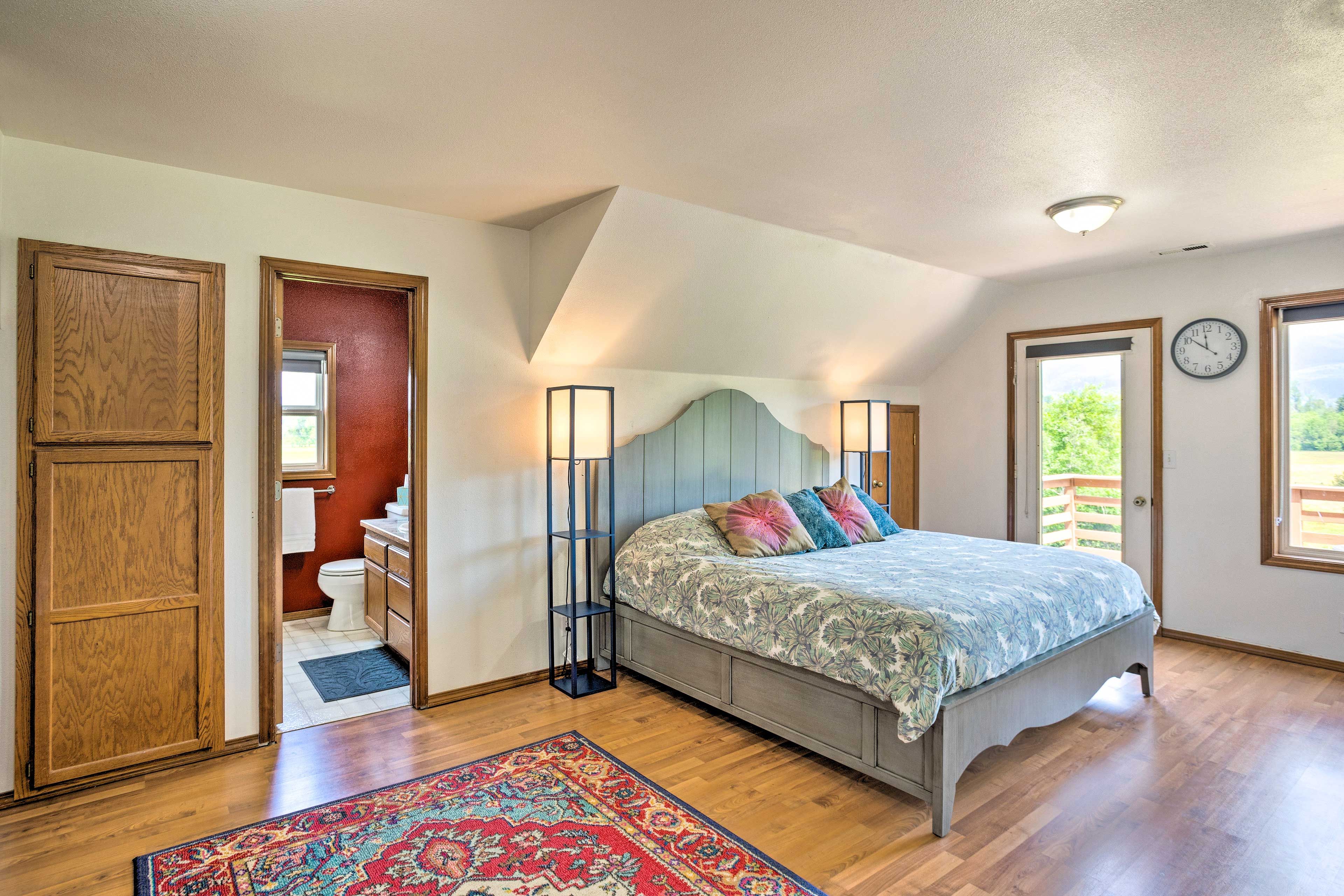 Bedroom 2 | King Bed | 2nd Floor | En-Suite Bathroom | Balcony