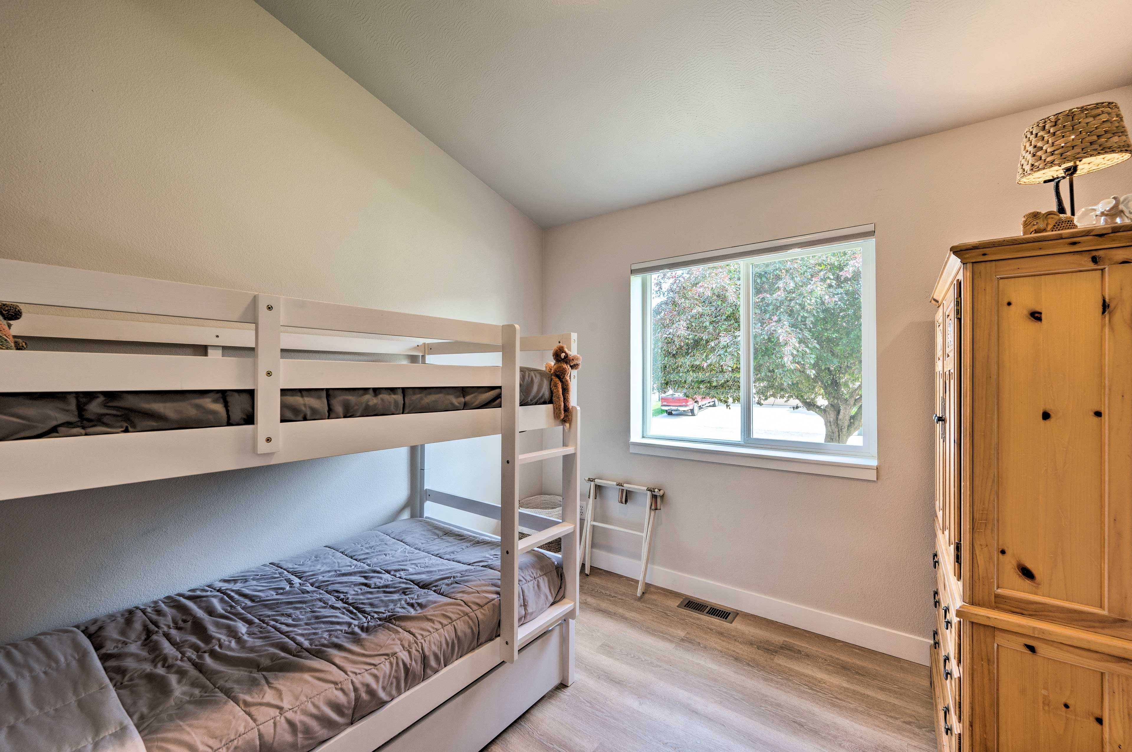 Bedroom 3 | Twin Bunk Bed w/ Twin Trundle Bed