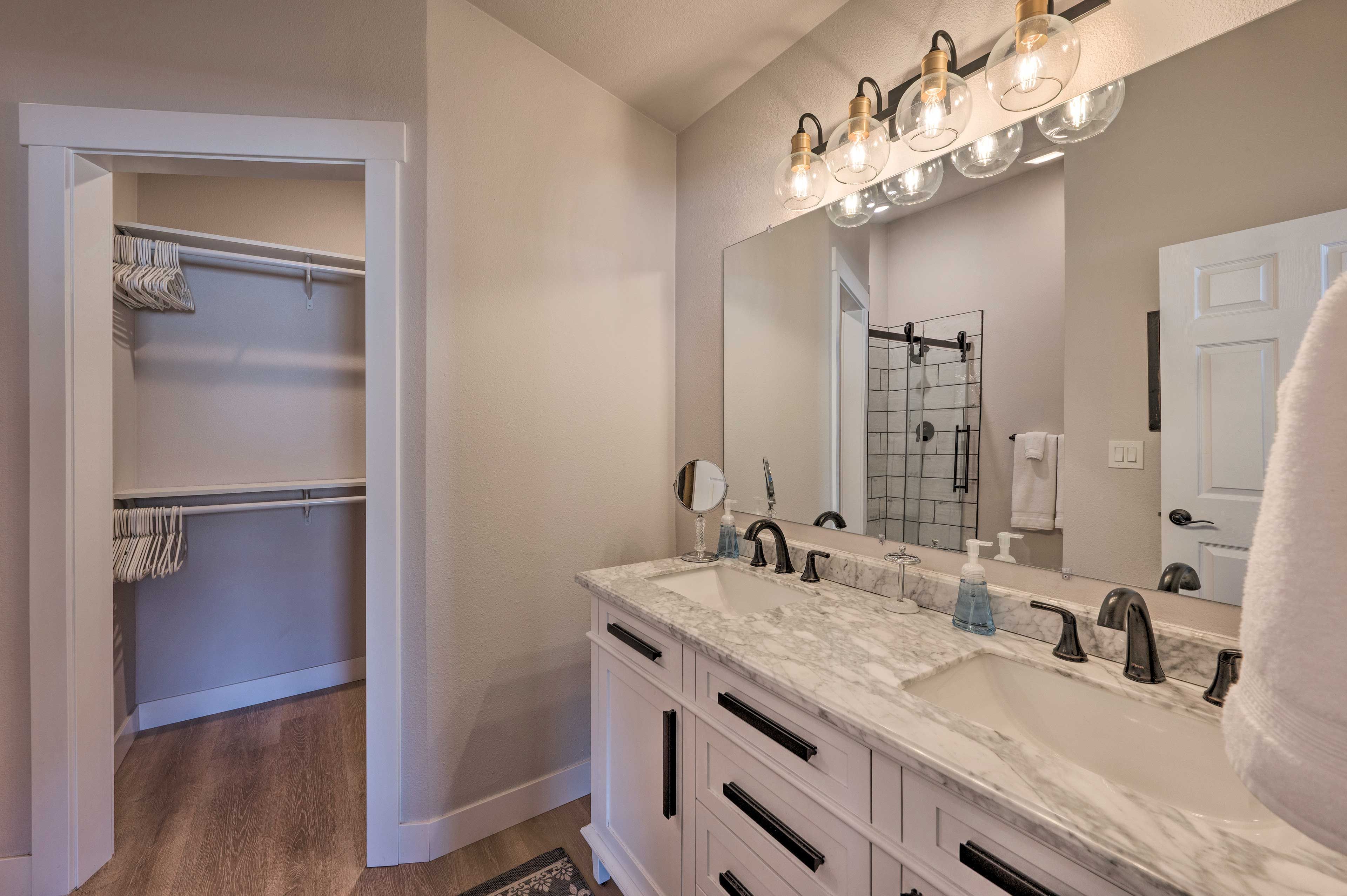 En-Suite Bathroom | Complimentary Toiletries | Towels Provided