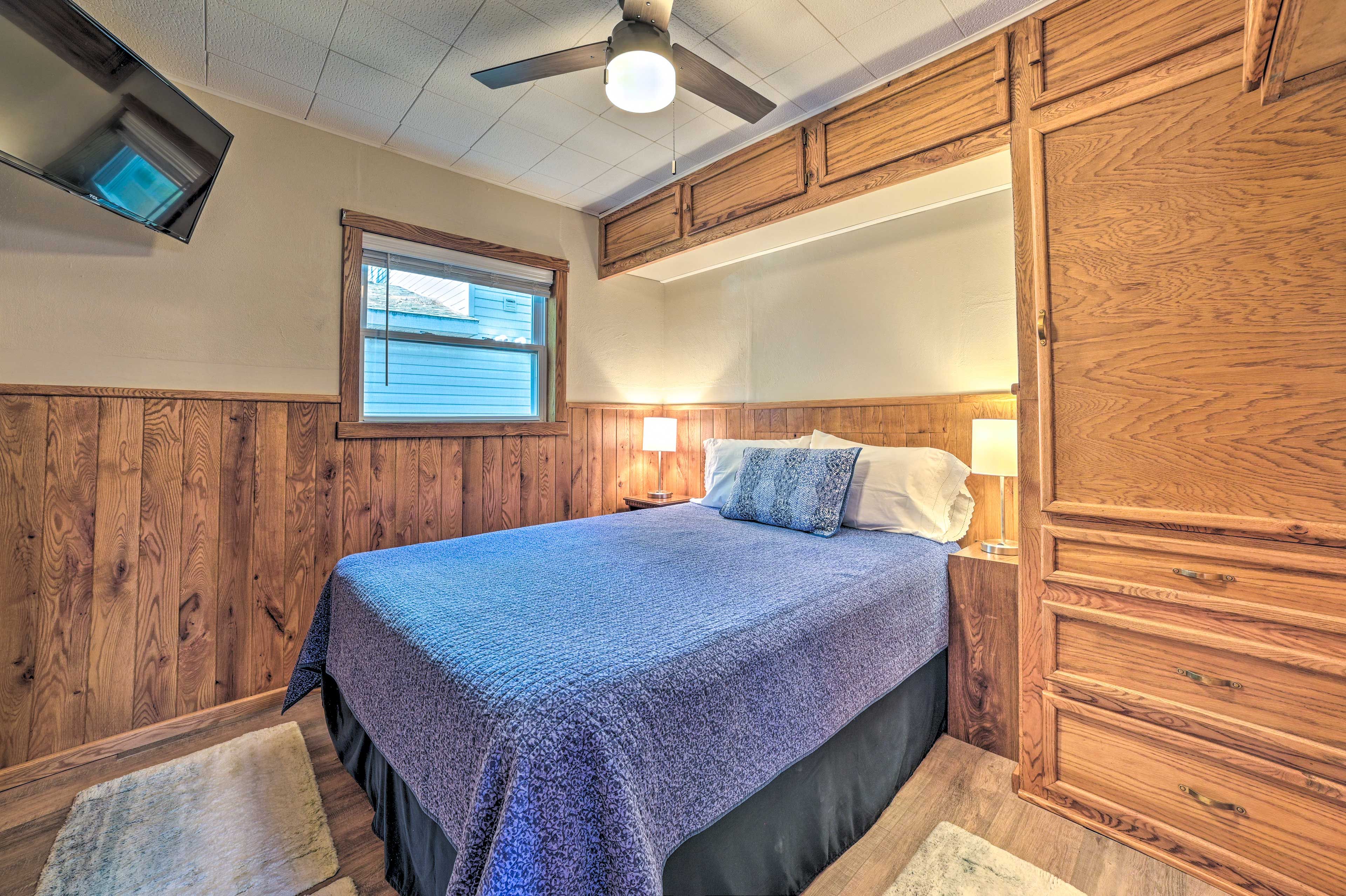 Bedroom 1 | Queen Bed | Linens Provided