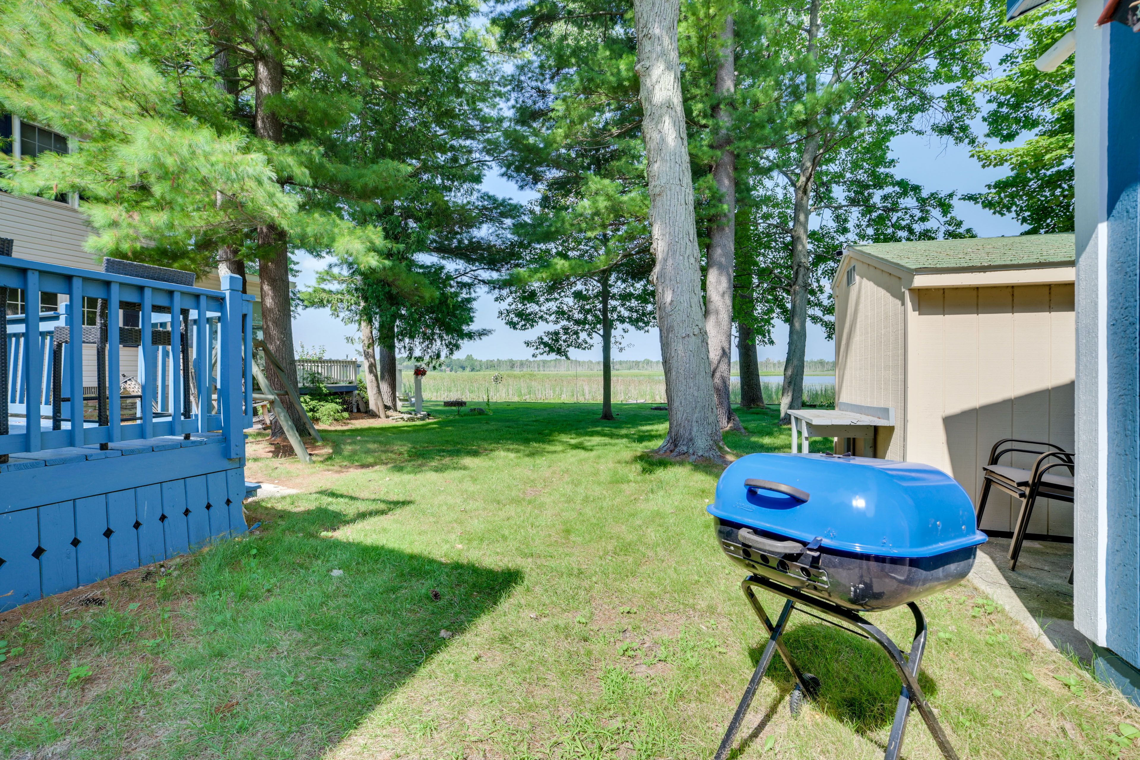 Waterfront Yard | Charcoal Grill | Kayaks & Lifejackets